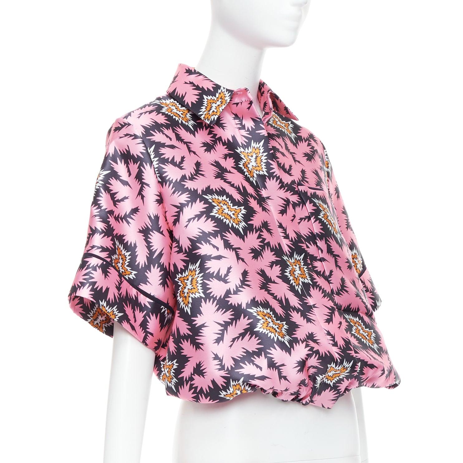 VVB VICTORIA BECKHAM rose pop graphique soie bulle boxy overshirt UK6 XS
Référence : NKLL/A00319
Marque : VVB Victoria Beckham
Designer : Victoria Beckham
Matière : Polyester, soie
Couleur : rose, noir
Motif : Abstrait
Fermeture : bouton
Fabriqué au