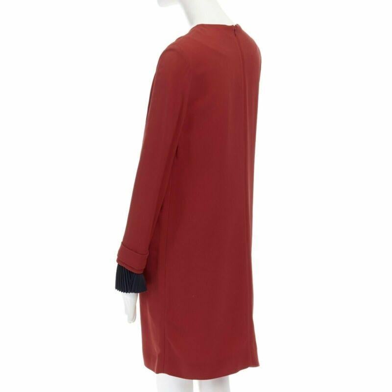 VVB Victoria Beckham, abito a maniche lunghe in crepe rosso navy con polsini a pieghe UK10 M. in vendita 1
