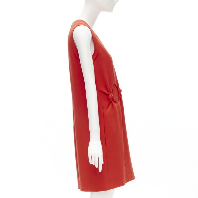 VVB VICTORIA BECKHAM red polyester crepe knot detail cocktail dress UK8 S In Excellent Condition For Sale In Hong Kong, NT