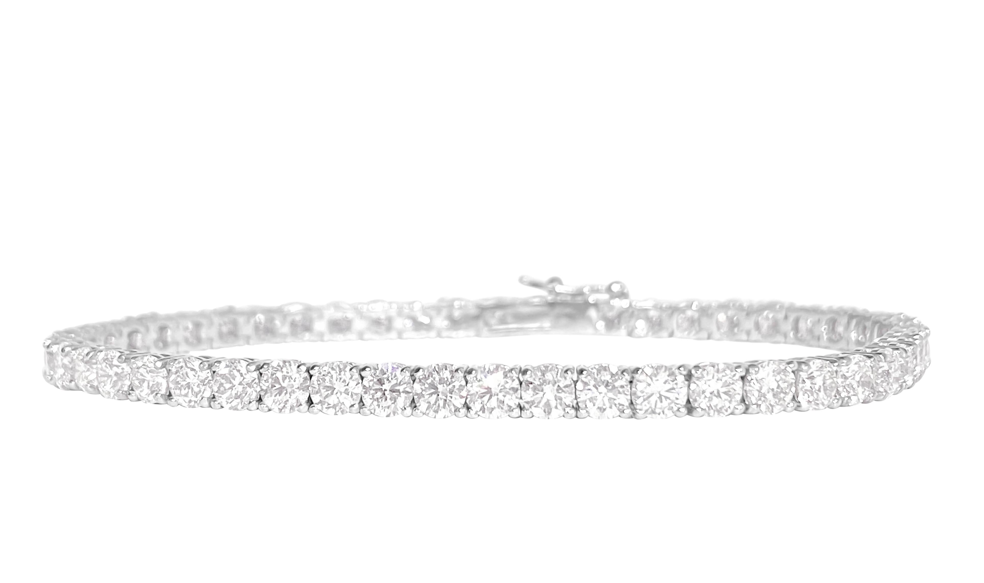 Brilliant Cut VVS 9.10 Carat Diamond Tennis Bracelet 14K White Gold For Sale