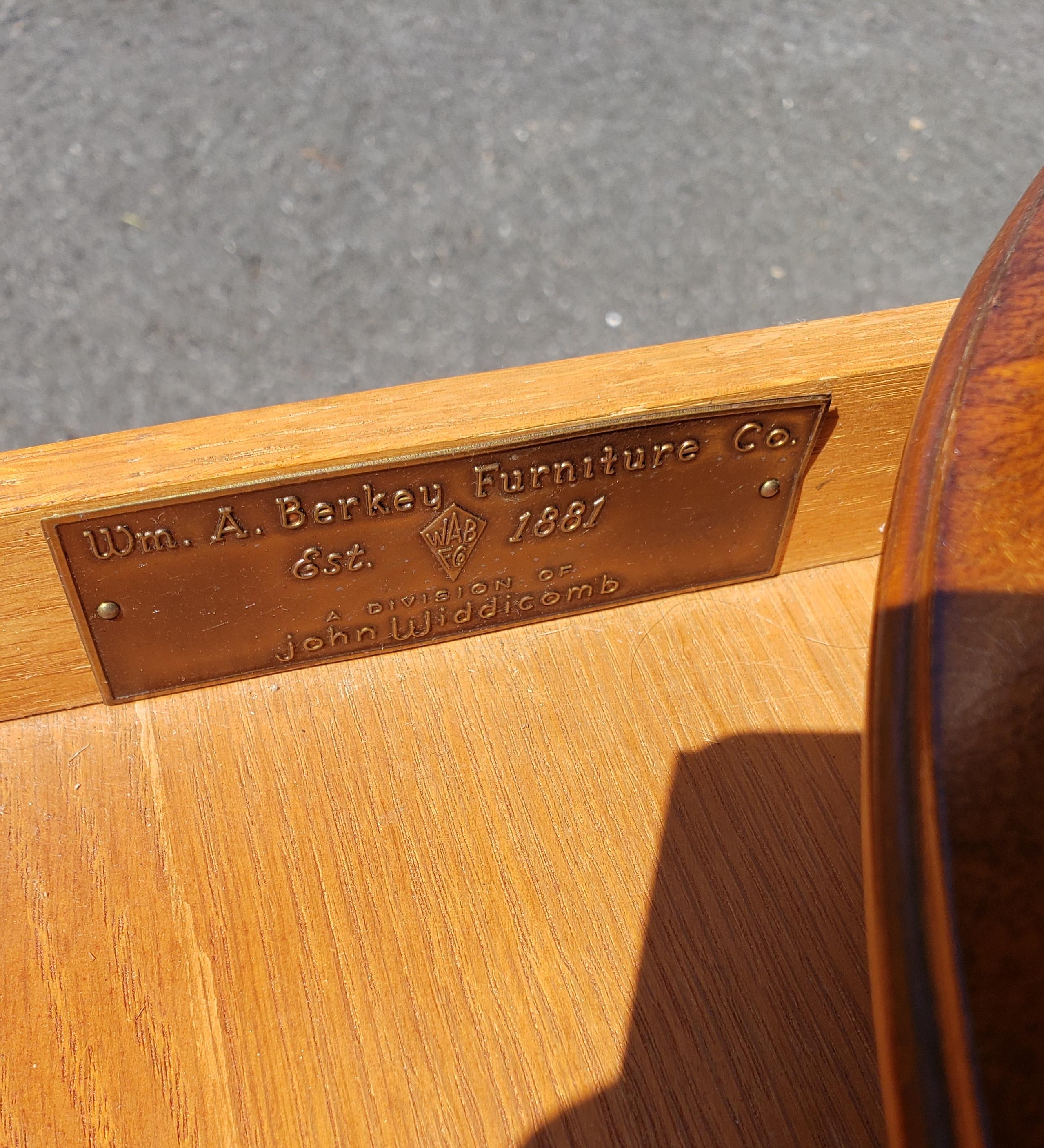 W. A. Berkey & J. Widdicomb Oval Mahogany Occasional Serving Table on Wheels In Good Condition For Sale In Germantown, MD