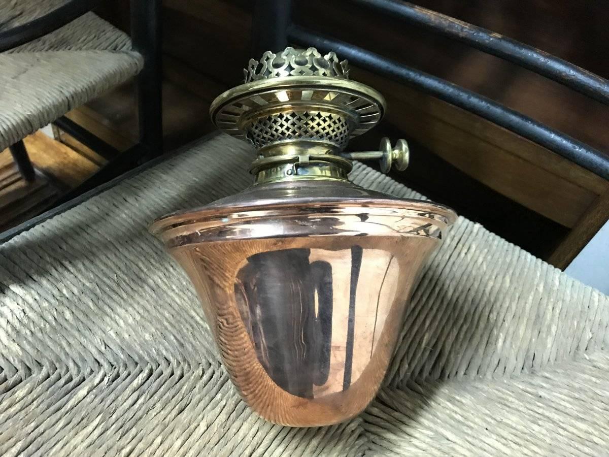 Fin du XIXe siècle Lampe à huile standard télescopique en cuivre et laiton Arts & Crafts de W A S Benson en vente
