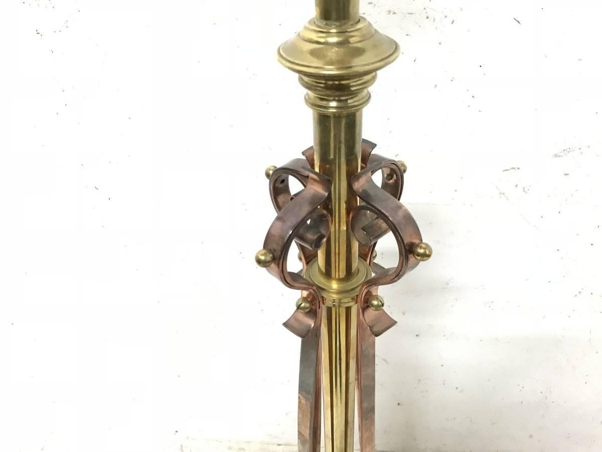Laiton Lampe à huile standard télescopique en cuivre et laiton Arts & Crafts de W A S Benson en vente