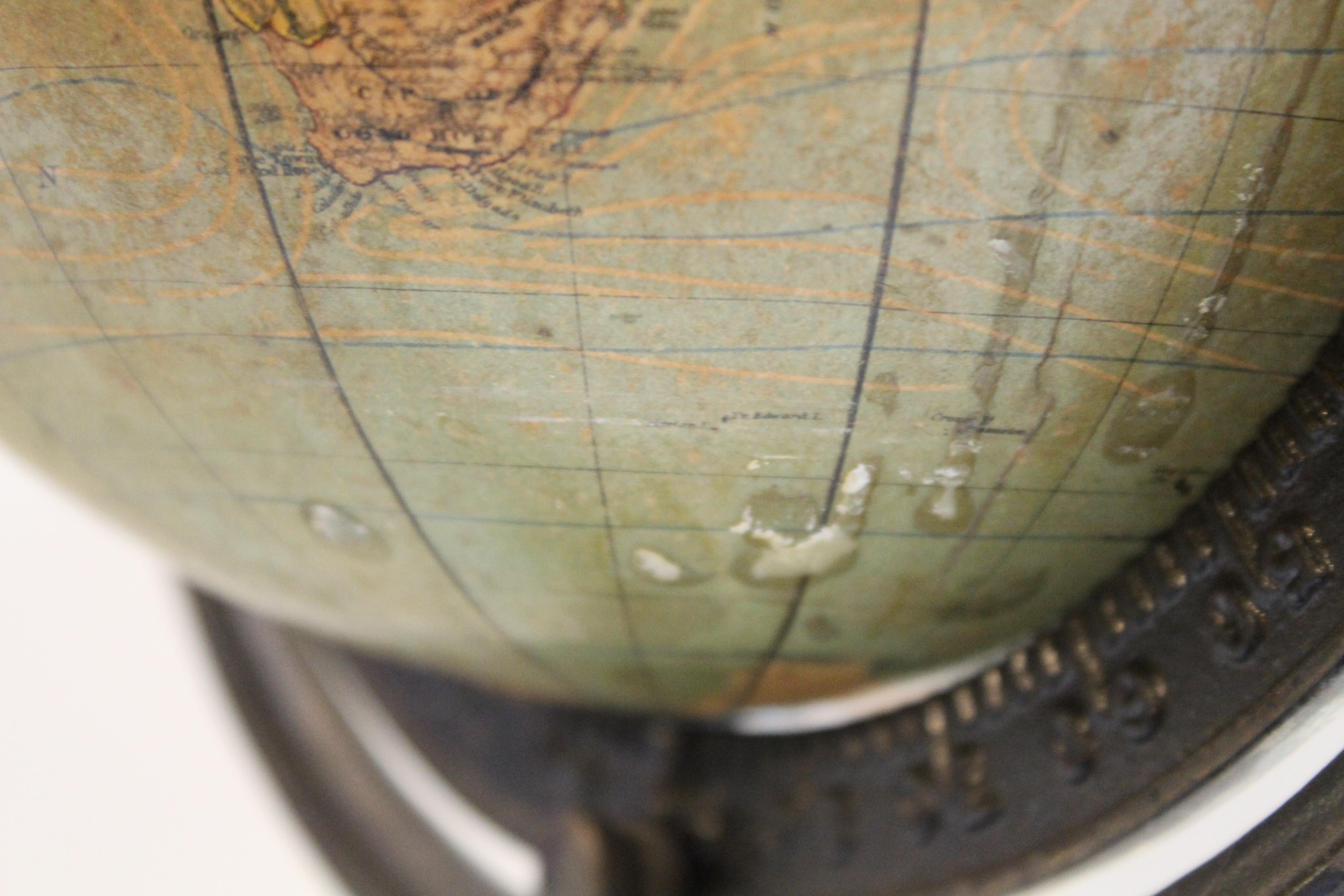 W. & K.K. Globe terrestre Johnston 8 en vente 5