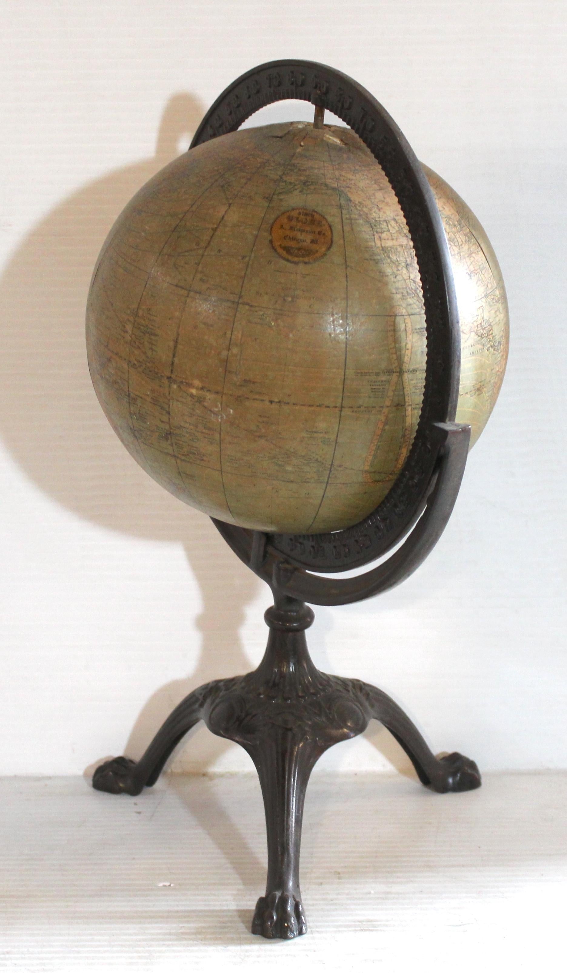 W. & K.K. Globe terrestre Johnston 8 État moyen - En vente à Brooklyn, NY