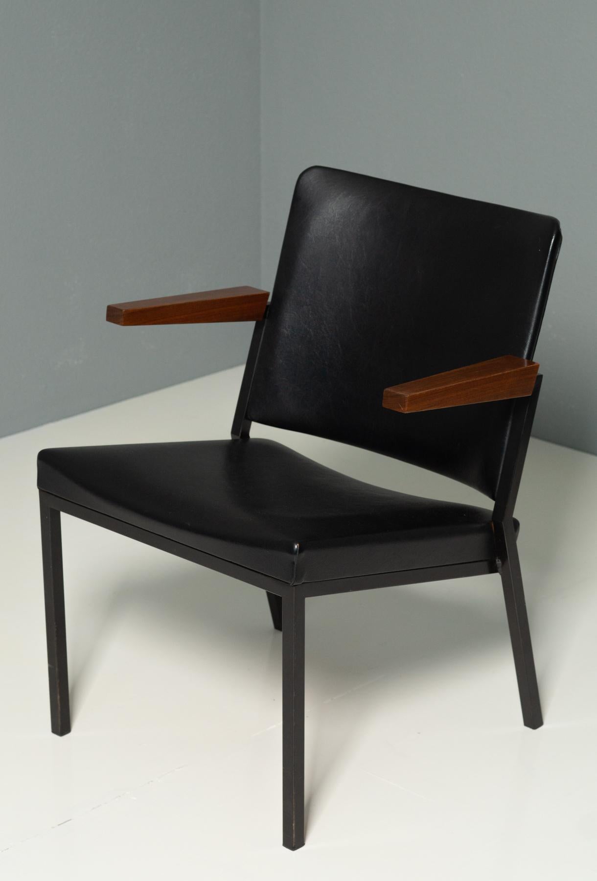 Cast W. Gispen for Emmeinstaal Model REAAL 9122-1 Lounge Chair from 1960'S
