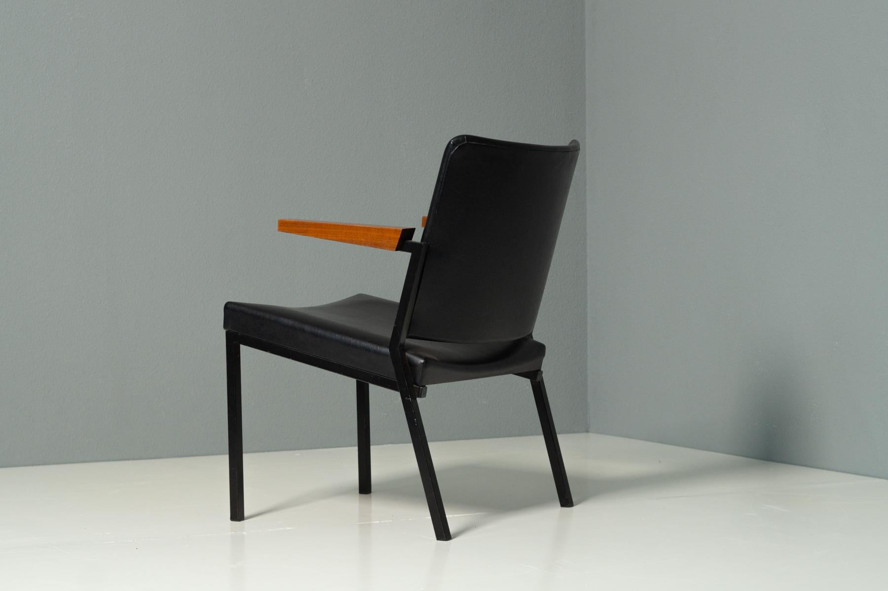 W. Gispen for Emmeinstaal Model REAAL 9122-1 Lounge Chair from 1960'S In Good Condition In 'S-GRAVENHAGE, ZH