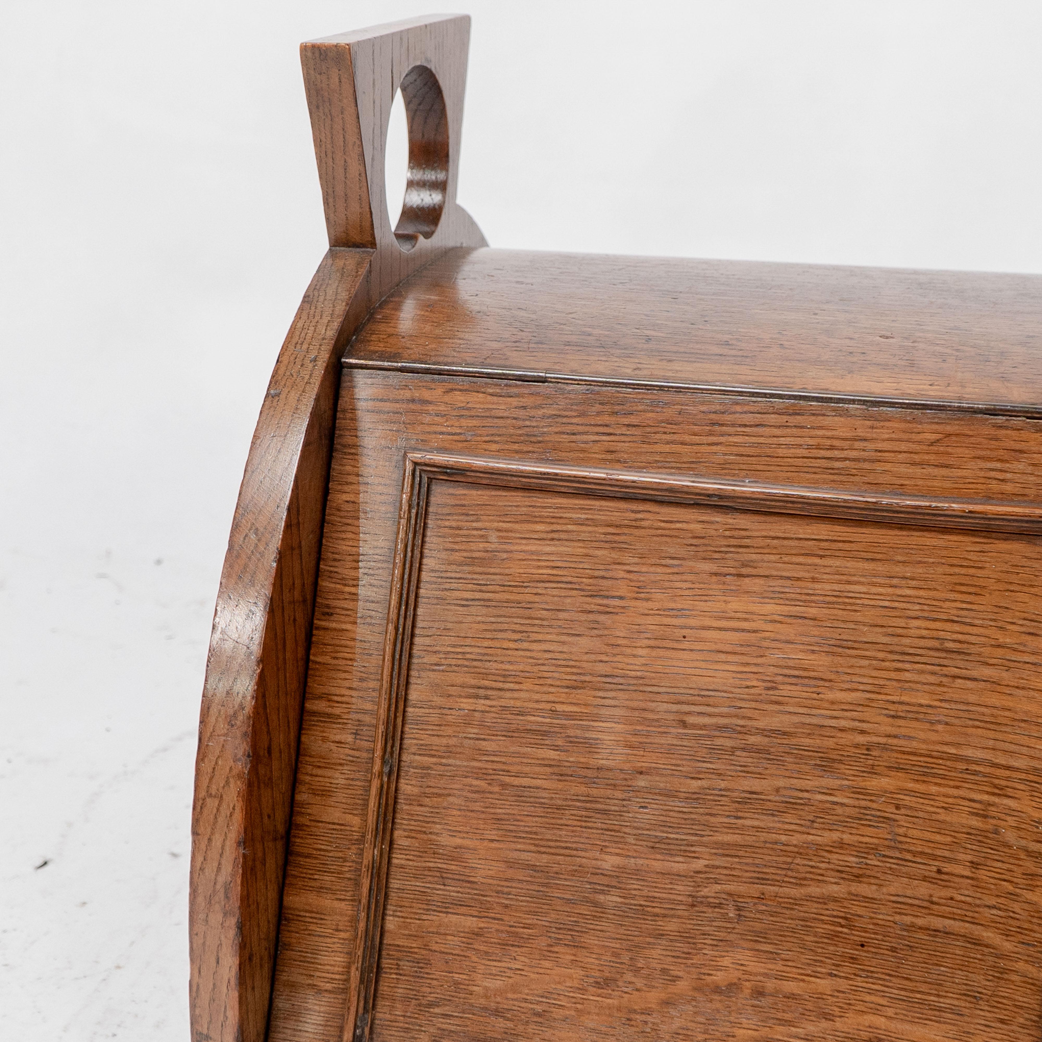 W J Neatby attri. An Arts & Crafts oak coal box with stylized carrying handles For Sale 3