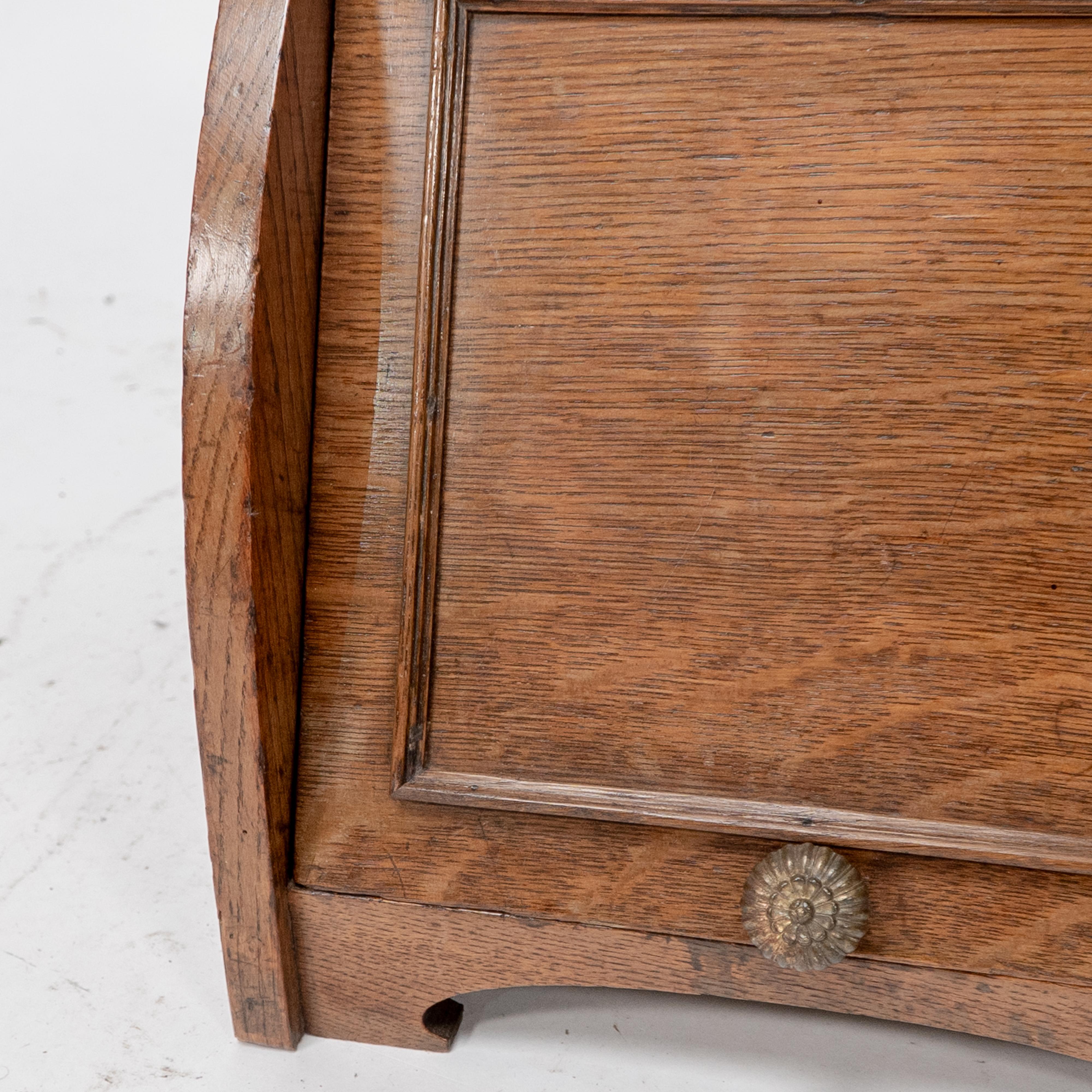 W J Neatby attri. An Arts & Crafts oak coal box with stylized carrying handles For Sale 5