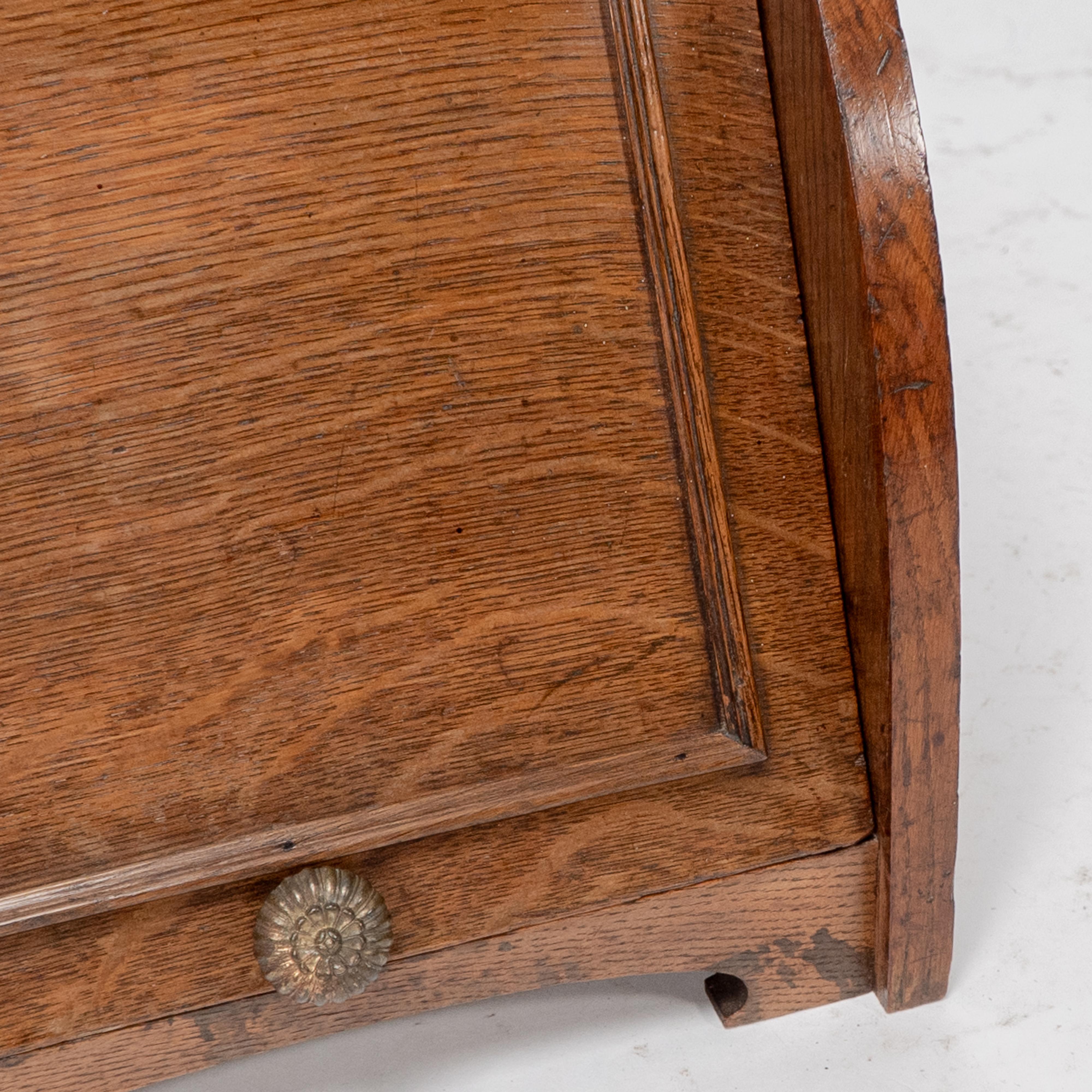 W J Neatby attri. An Arts & Crafts oak coal box with stylized carrying handles For Sale 6