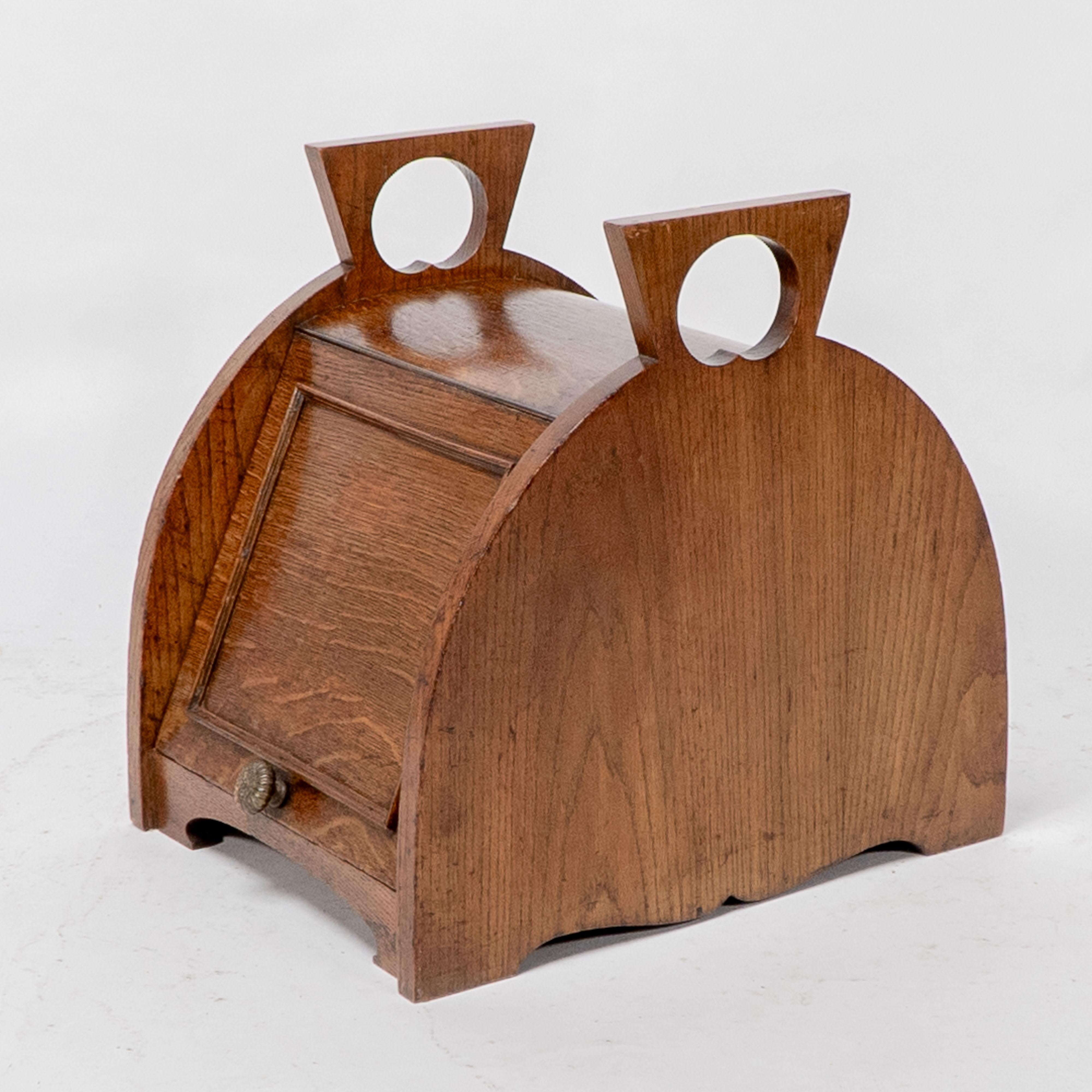 Arts and Crafts W J Neatby attri. An Arts & Crafts oak coal box with stylized carrying handles For Sale
