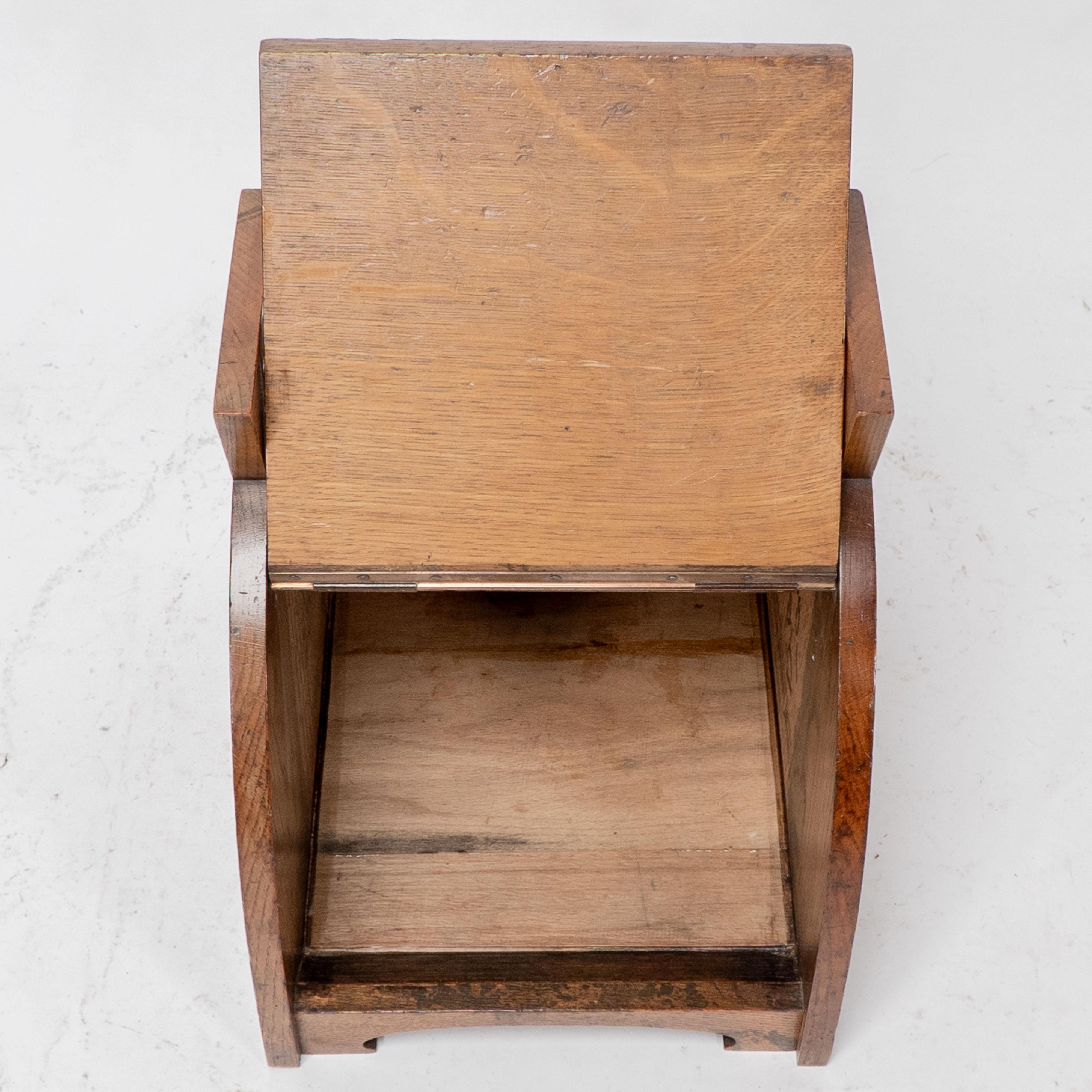 W J Neatby attri. An Arts & Crafts oak coal box with stylized carrying handles For Sale 1