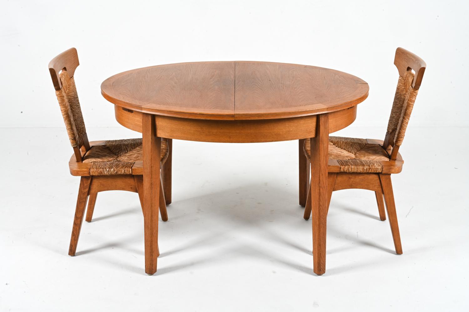 W. Kuyper Dutch Arts & Crafts Dining Suite in Oak & Rush, c. 1920s In Good Condition For Sale In Norwalk, CT