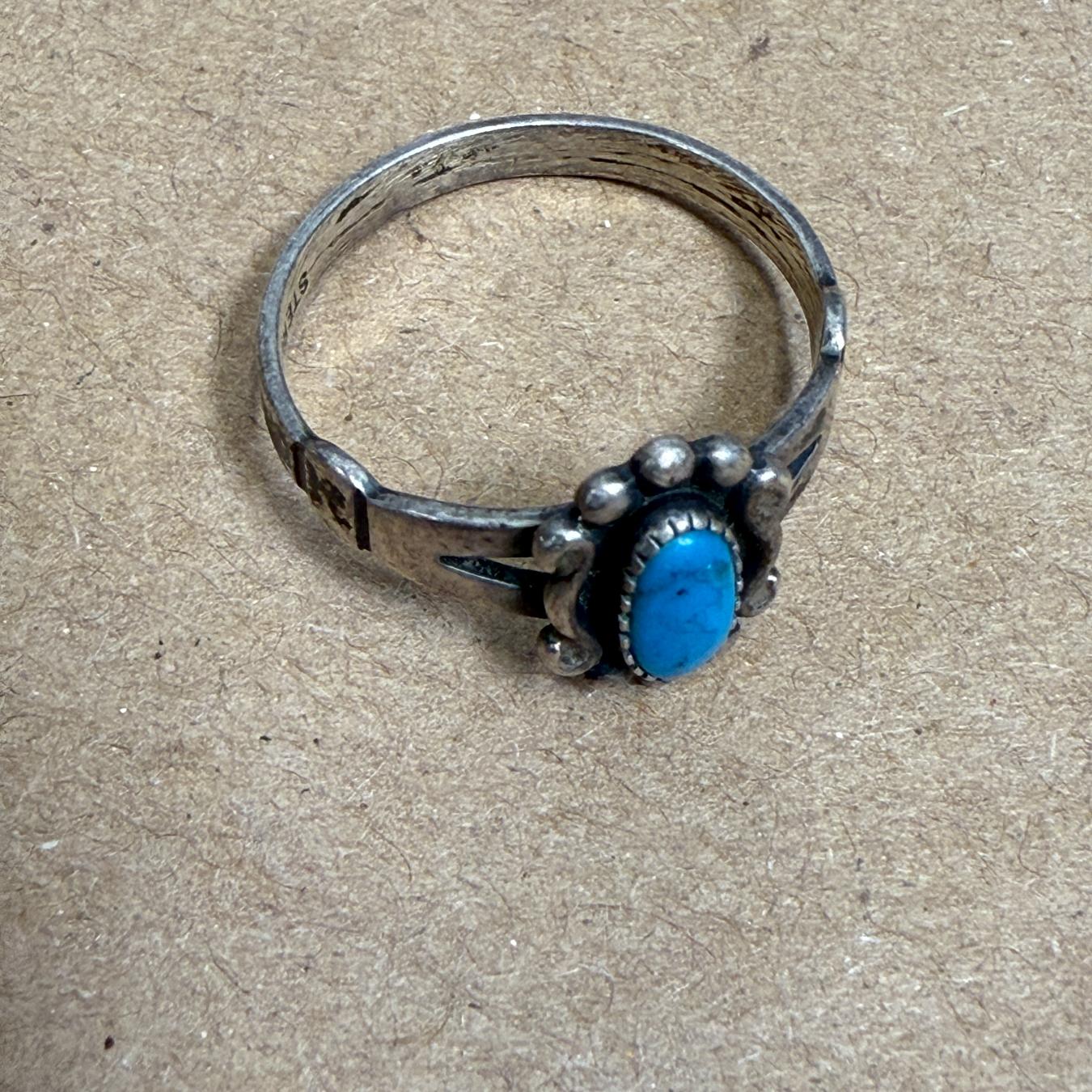 Stunning Sterling Silver W & M Turquoise Ring
.75 diameter x .5 W
size 8
Preowned vintage condition
Refer to images