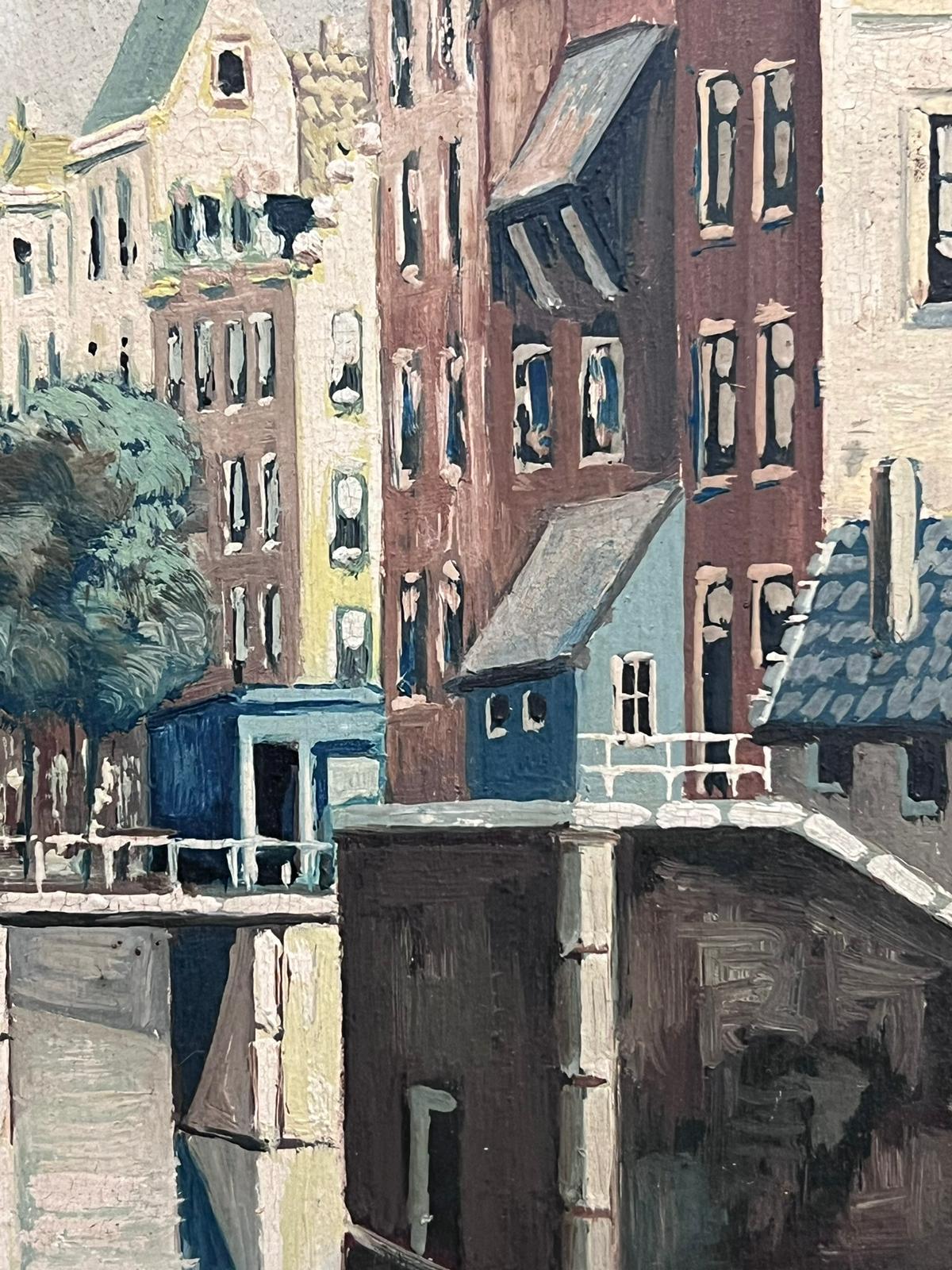 Canal View in Amsterdam Tranquil Cityscape Niederländische Schule, signiertes Ölgemälde (Braun), Landscape Painting, von W. Maas