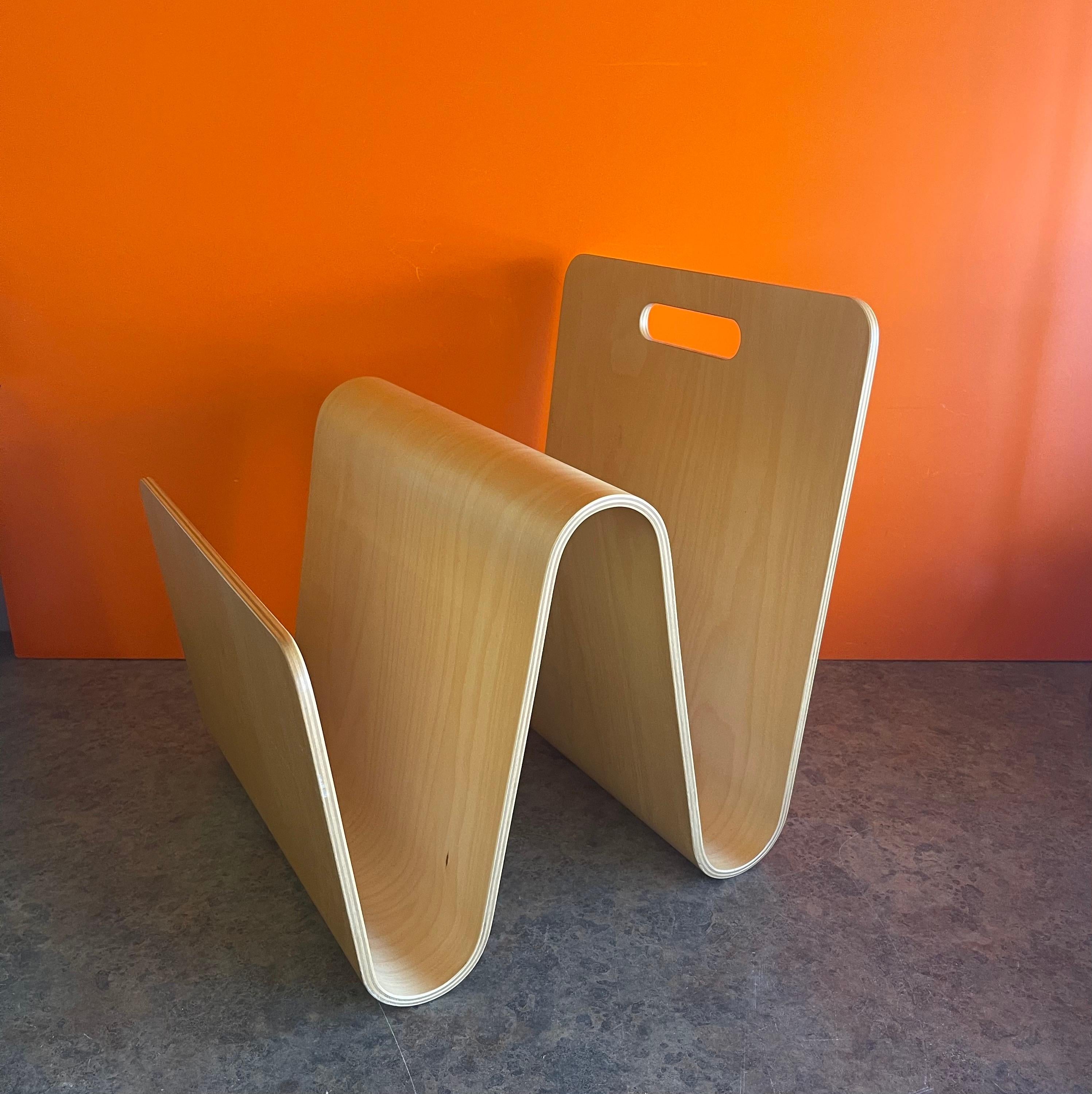 alvar aalto magazine rack