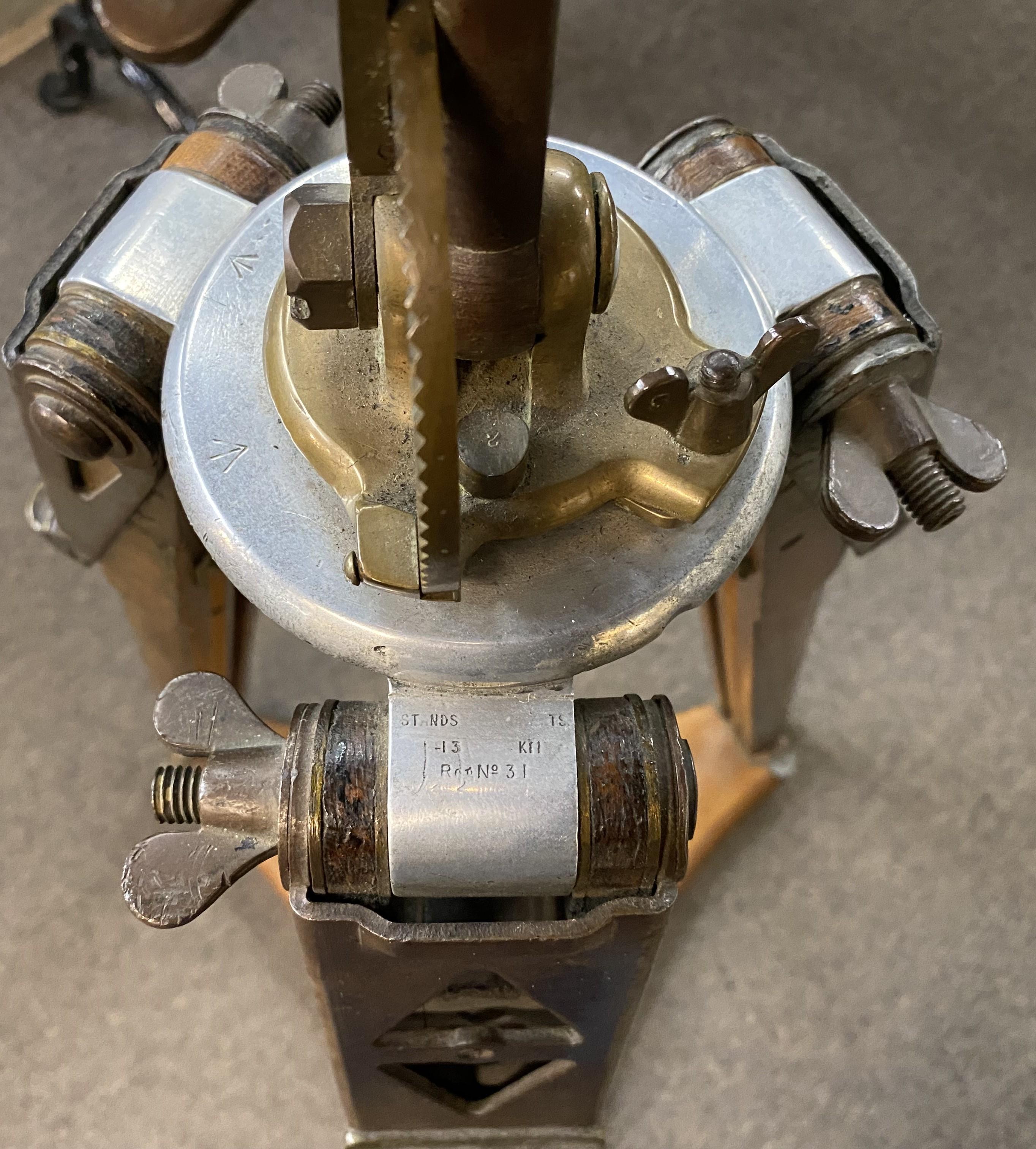 W. Ottway & Co Ltd Brass Power 7 Telescope on Wooden Tripod Stand en vente 4