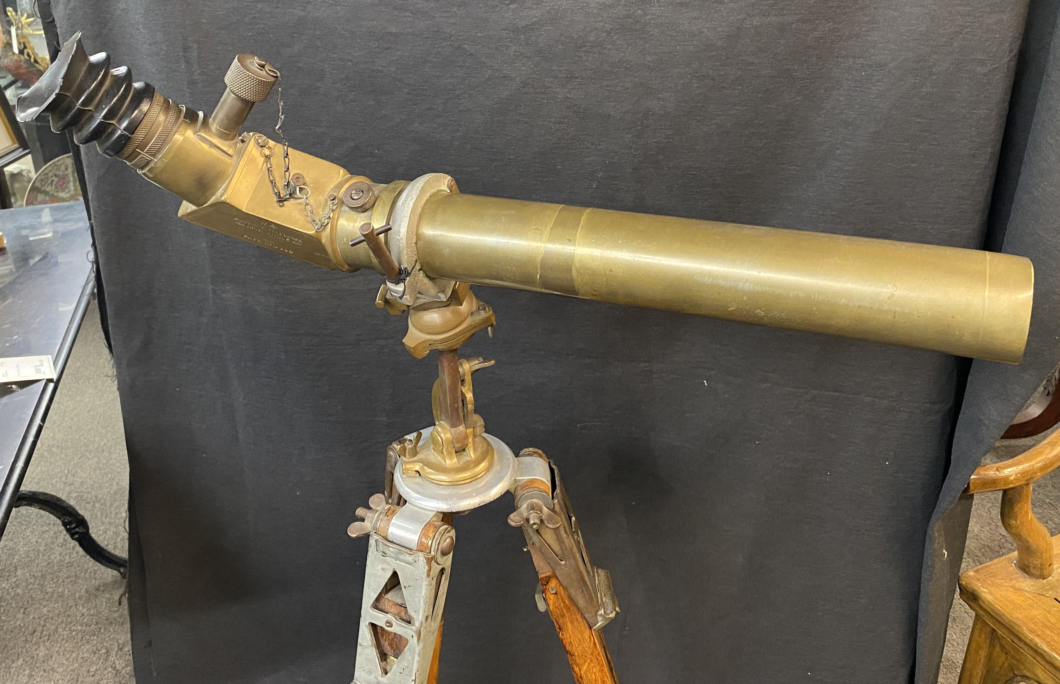 Télescope anglais en laiton sur trépied en bois estampillé 