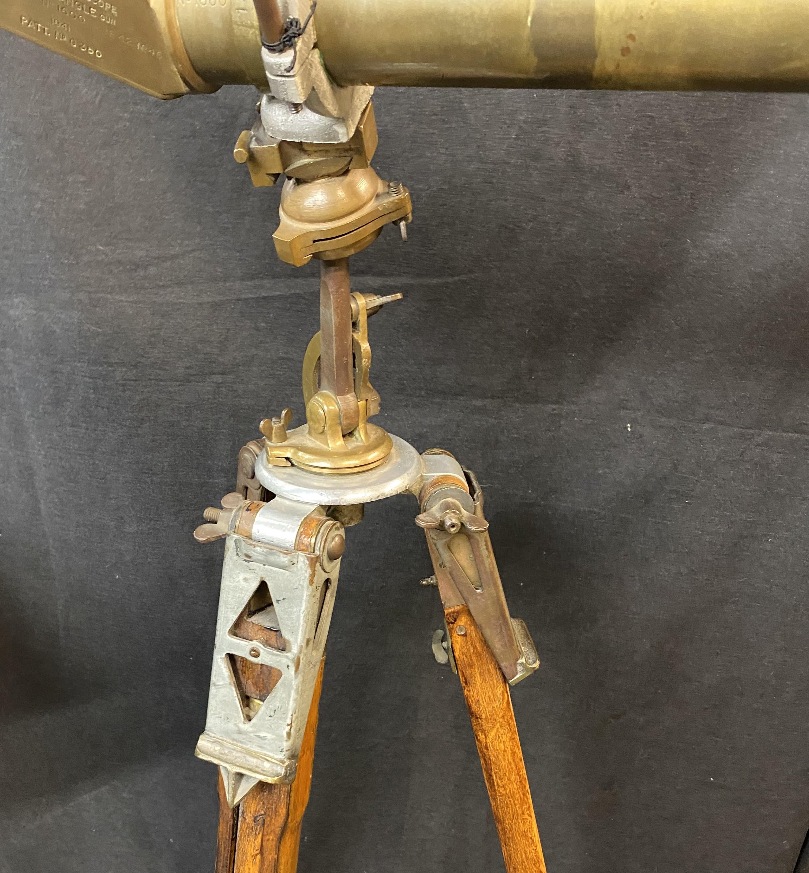 Anglais W. Ottway & Co Ltd Brass Power 7 Telescope on Wooden Tripod Stand en vente