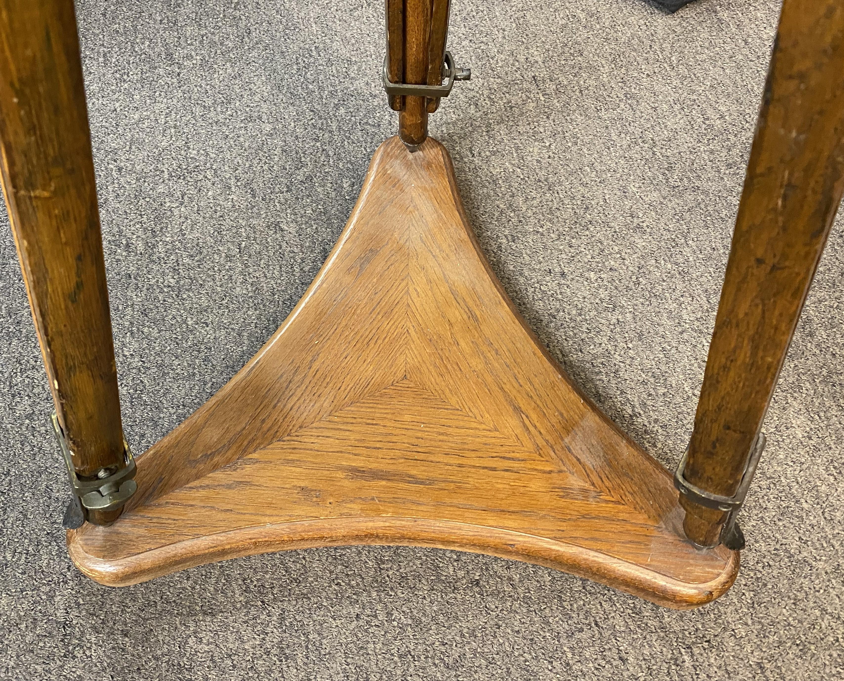Laiton W. Ottway & Co Ltd Brass Power 7 Telescope on Wooden Tripod Stand en vente