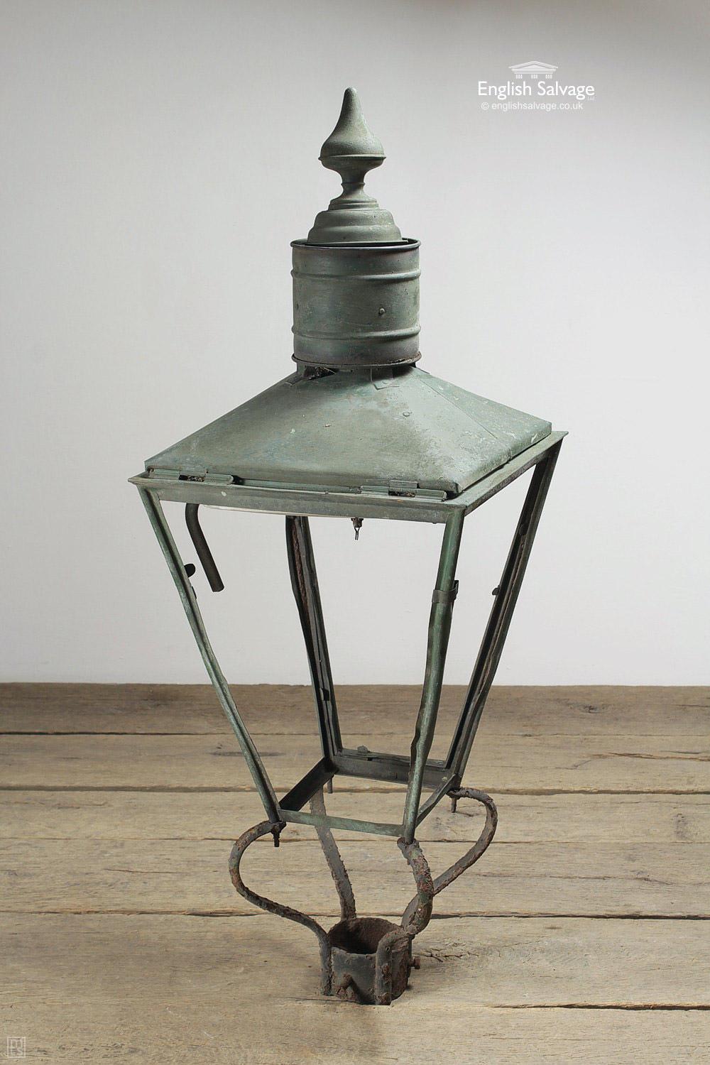 Reclaimed original Victorian W. Parkinson & Co painted green metal gas light, not tested or converted to electric.

Glass missing, rust, peeling paint and a few knocks.

All electrical work/installation must be undertaken by a qualified