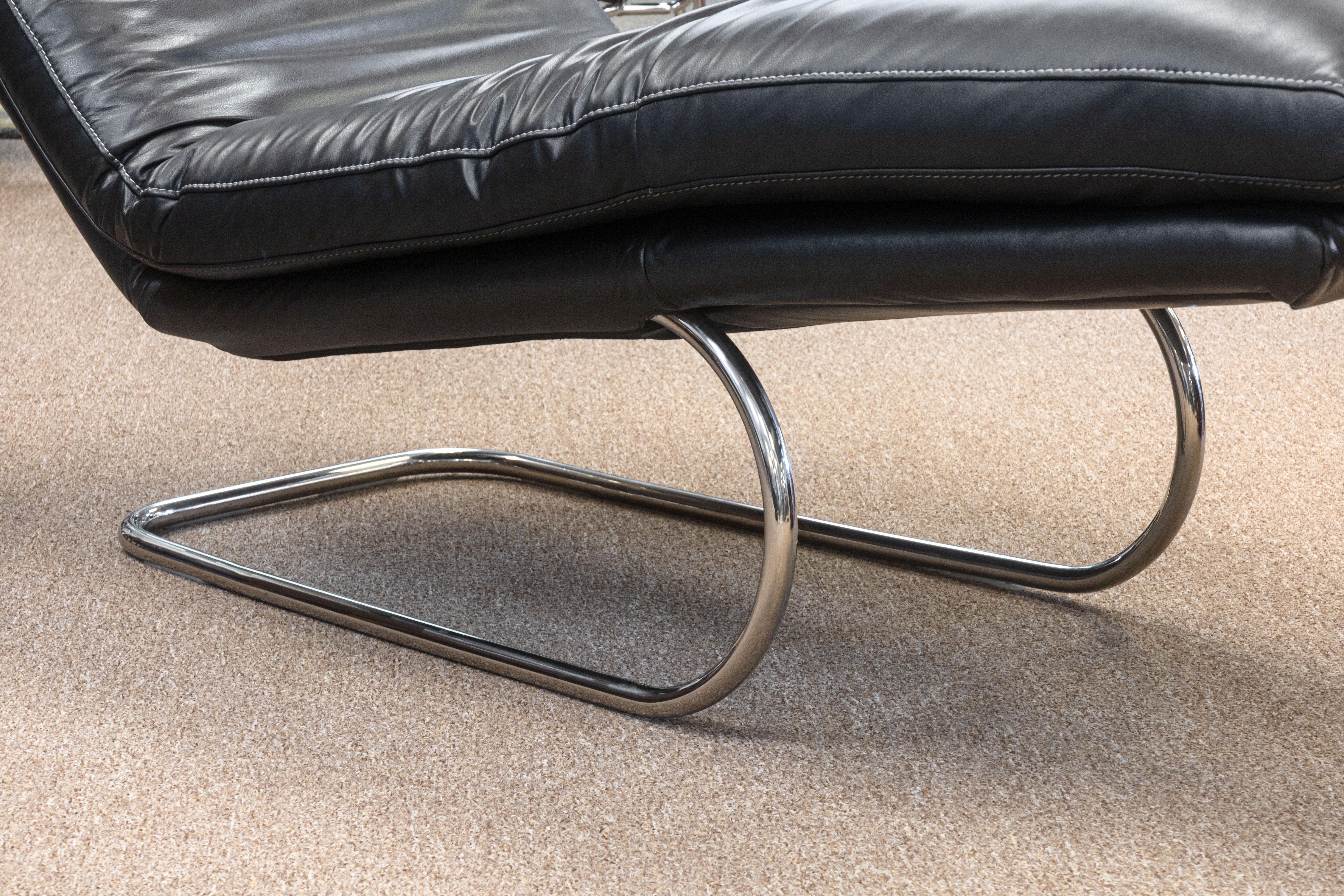 W. Schillig Daily Dreams Black Leather & Chrome Cantilever Chaise Lounge Chair In Good Condition For Sale In Keego Harbor, MI