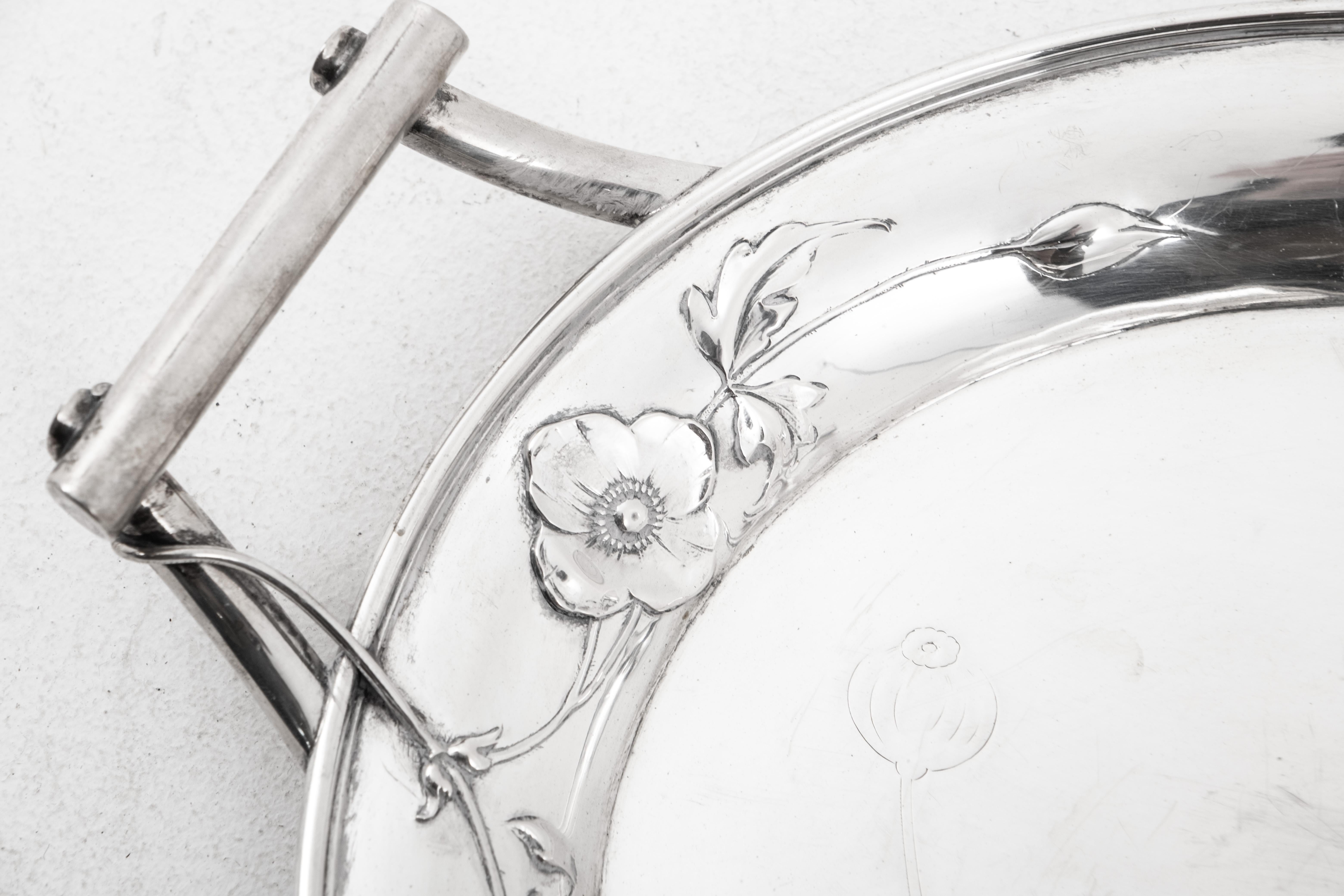 Argento 925 W. Importante vassoio in argento 800 art nouveau di Stüttgen con decorazione di papaveri in vendita
