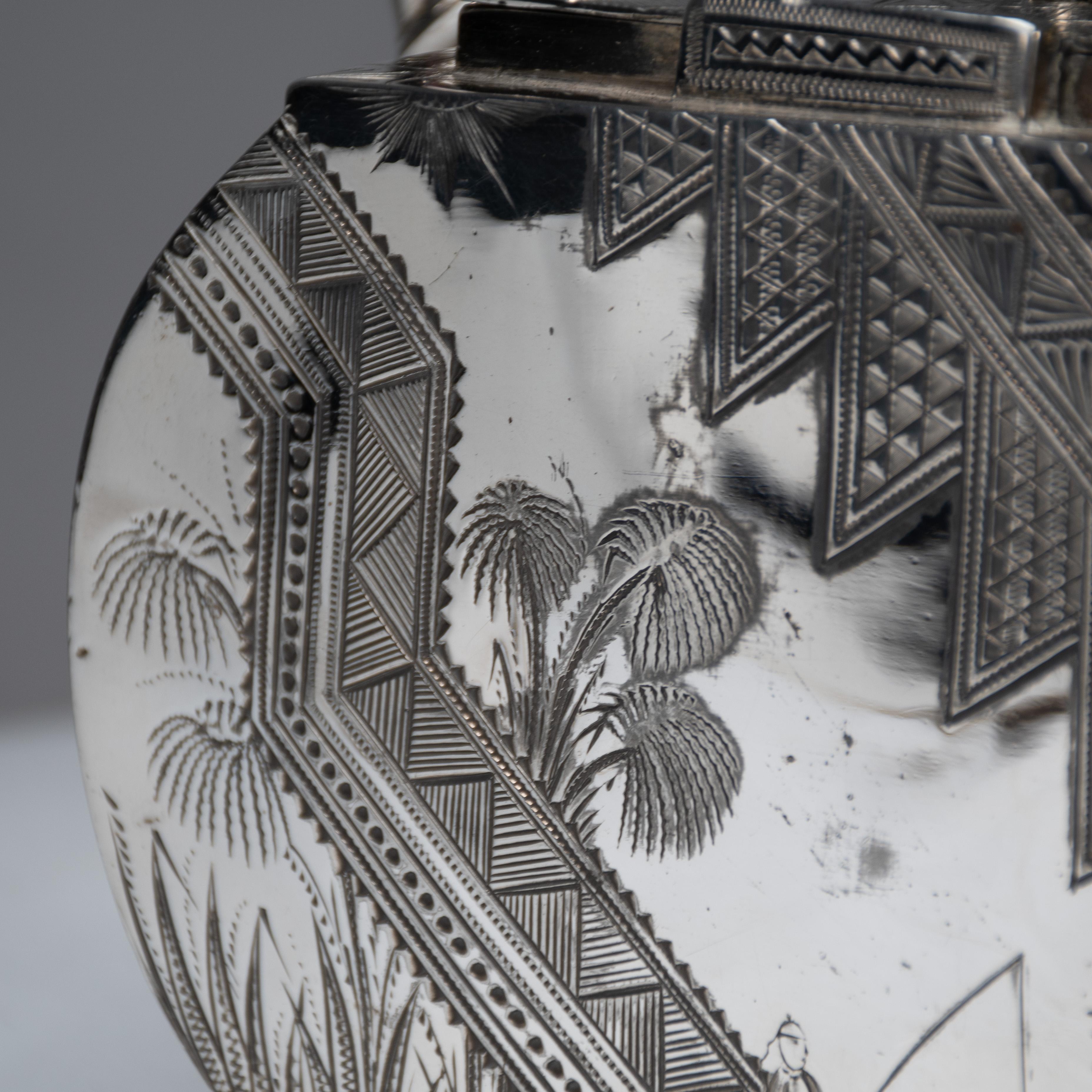 W W Harrison & Co. Una teiera d'argento dell'Aesthetic Movement in vendita 7