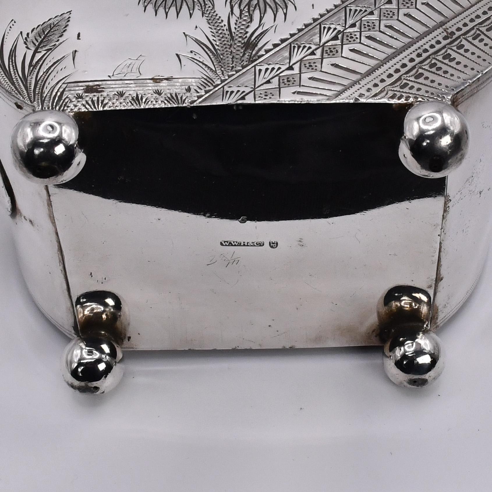 W W Harrison & Co. Una teiera d'argento dell'Aesthetic Movement in vendita 12