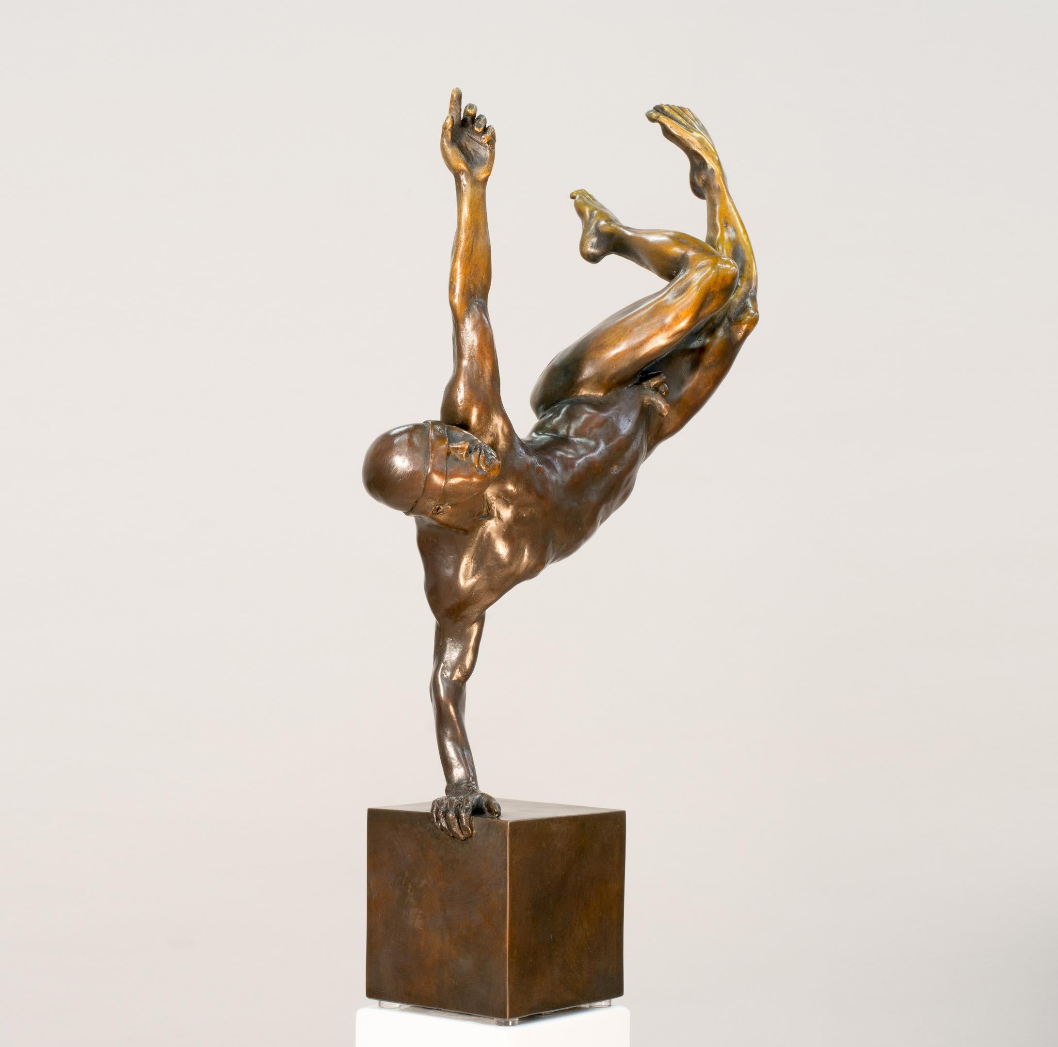 Anelito 3/9 - maschio, nudo, figurativo, statuetta, scultura in bronzo - Sculpture di W.W. Hung