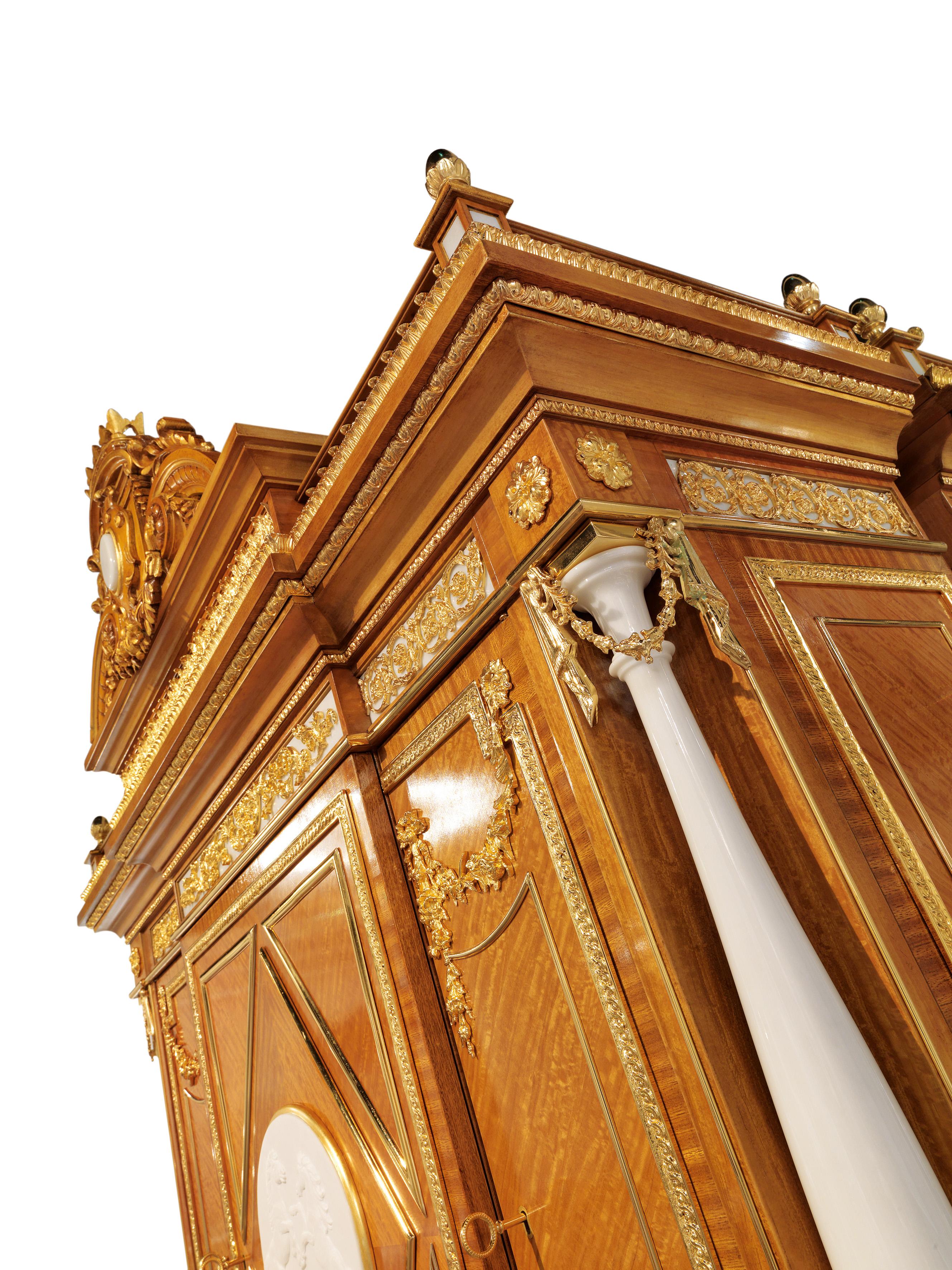 W029 Kabinett:: Citronnier Holz & Marmor mit vergoldeter Bronze & Gold:: Zanaboni (Art déco) im Angebot
