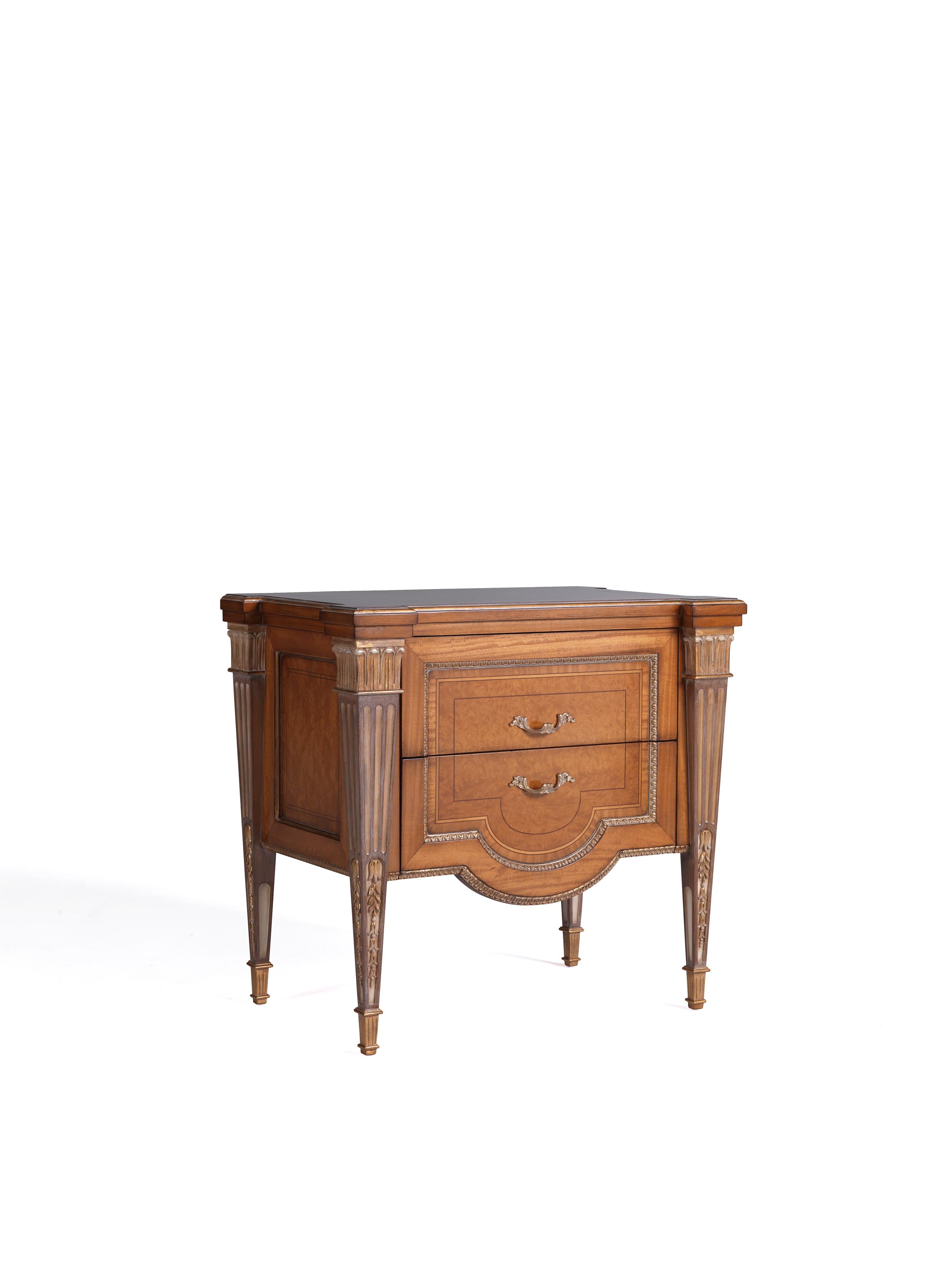 W048/NT night table is one of the latest Classic designs, part of the new Classic collection by Zanaboni. This Classic nightstand presents top notch and exclusive finishes as the citronnier and the myrtle briarwood, finely and elegantly inlid by