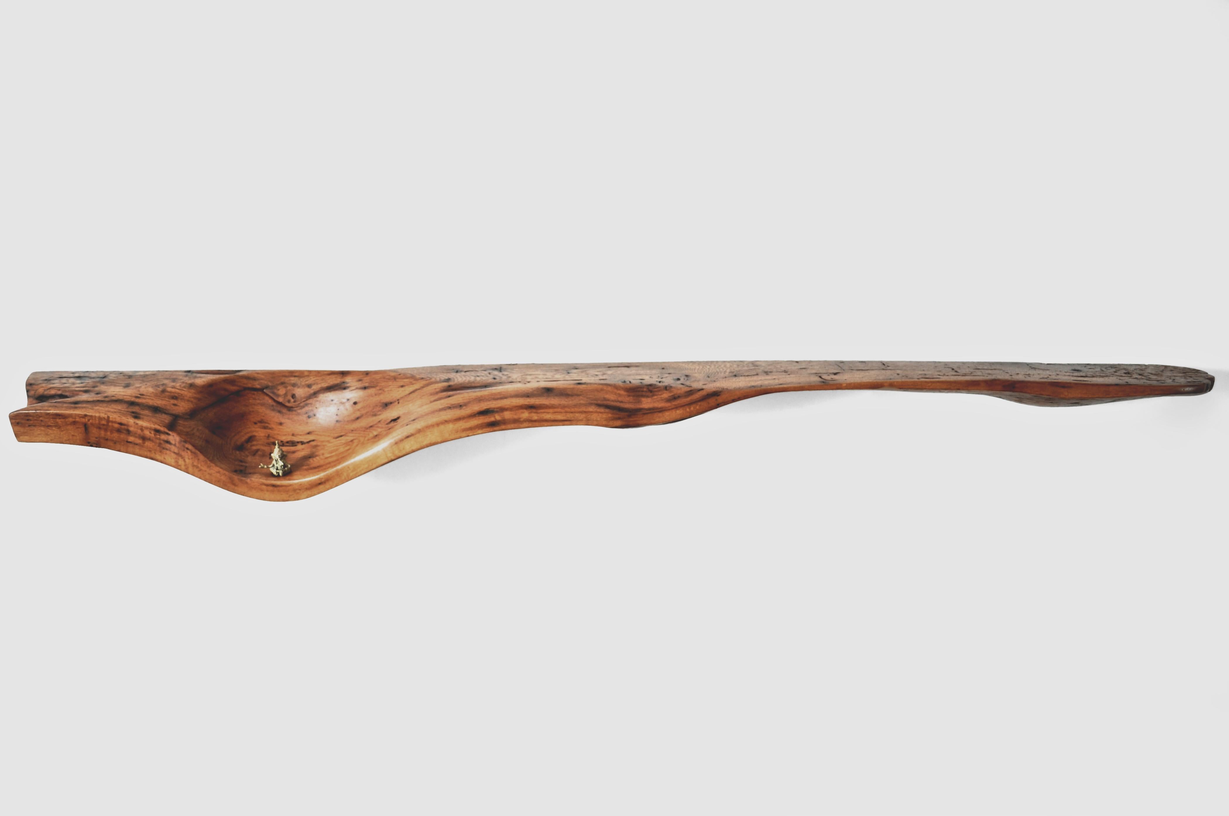 W1214 Wall Hanging Shelf in Natural Oak Wood by Jörg Pietschmann
Dimensions: D 14 x W 149 x H 14 cm.
Materials: Oak wood.

In Pietschmann’s sculptures, trees that for centuries were part of a landscape and founded in primordial forces tell stories