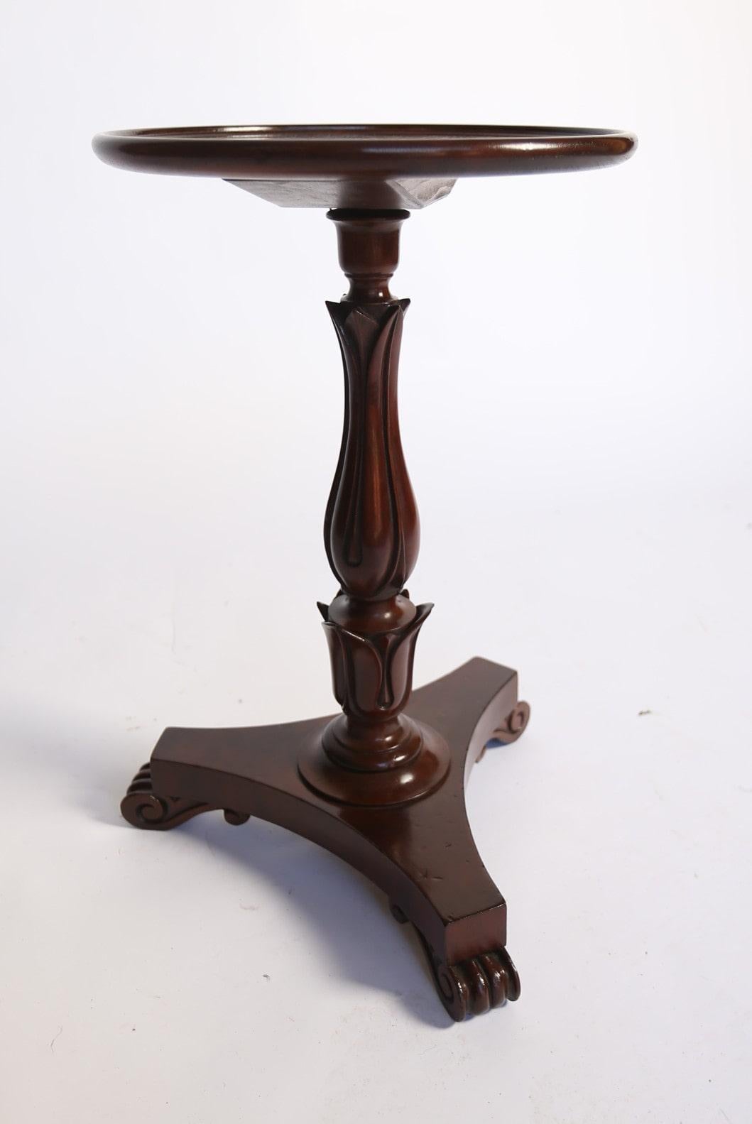 Polished W1V Period Mahogany Carved Lamp Table For Sale