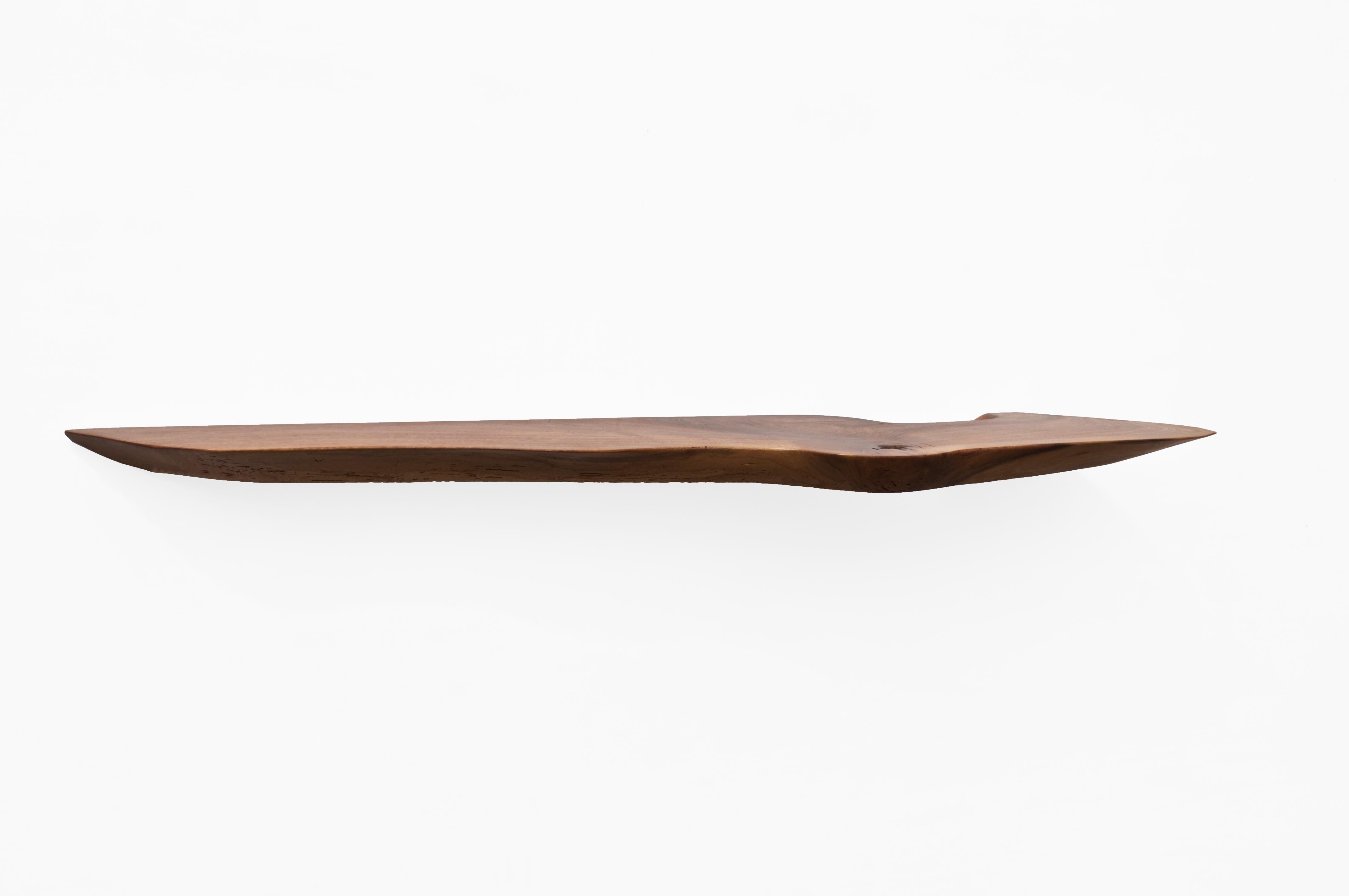 W2393 Estantería colgante de pared en madera de nogal by Jörg Pietschmann en Excelente estado para la venta en Geneve, CH
