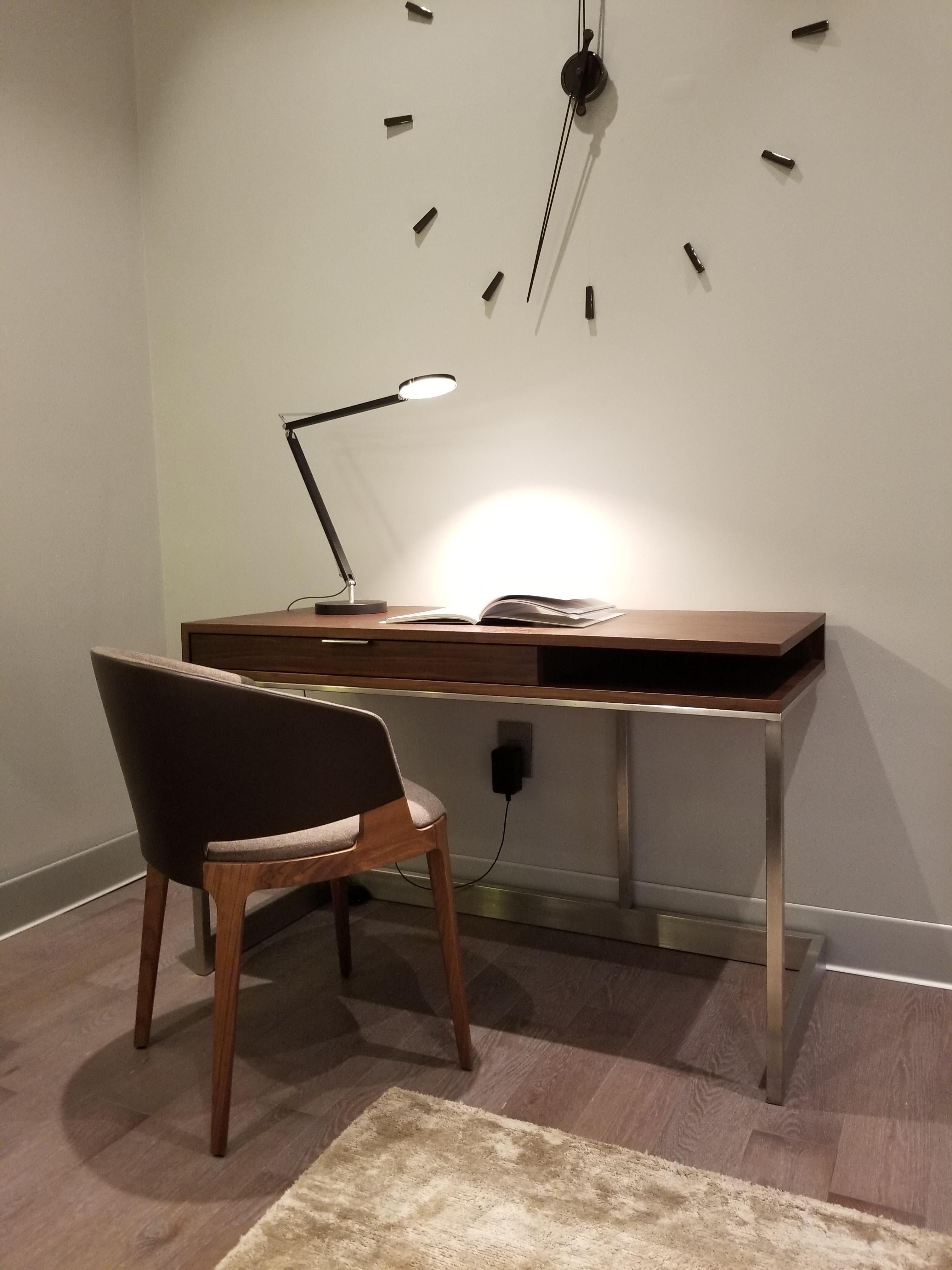 skram wishbone desk