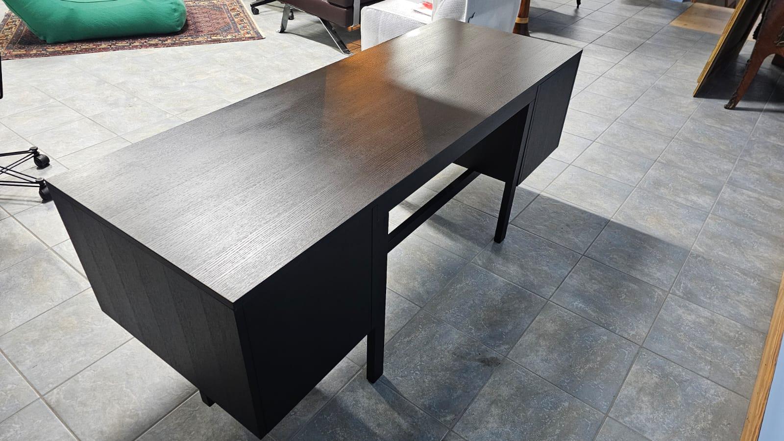 W80 Scrivania nera Pecs disegnata da Marcel Breuer per Simon by Cassina 2