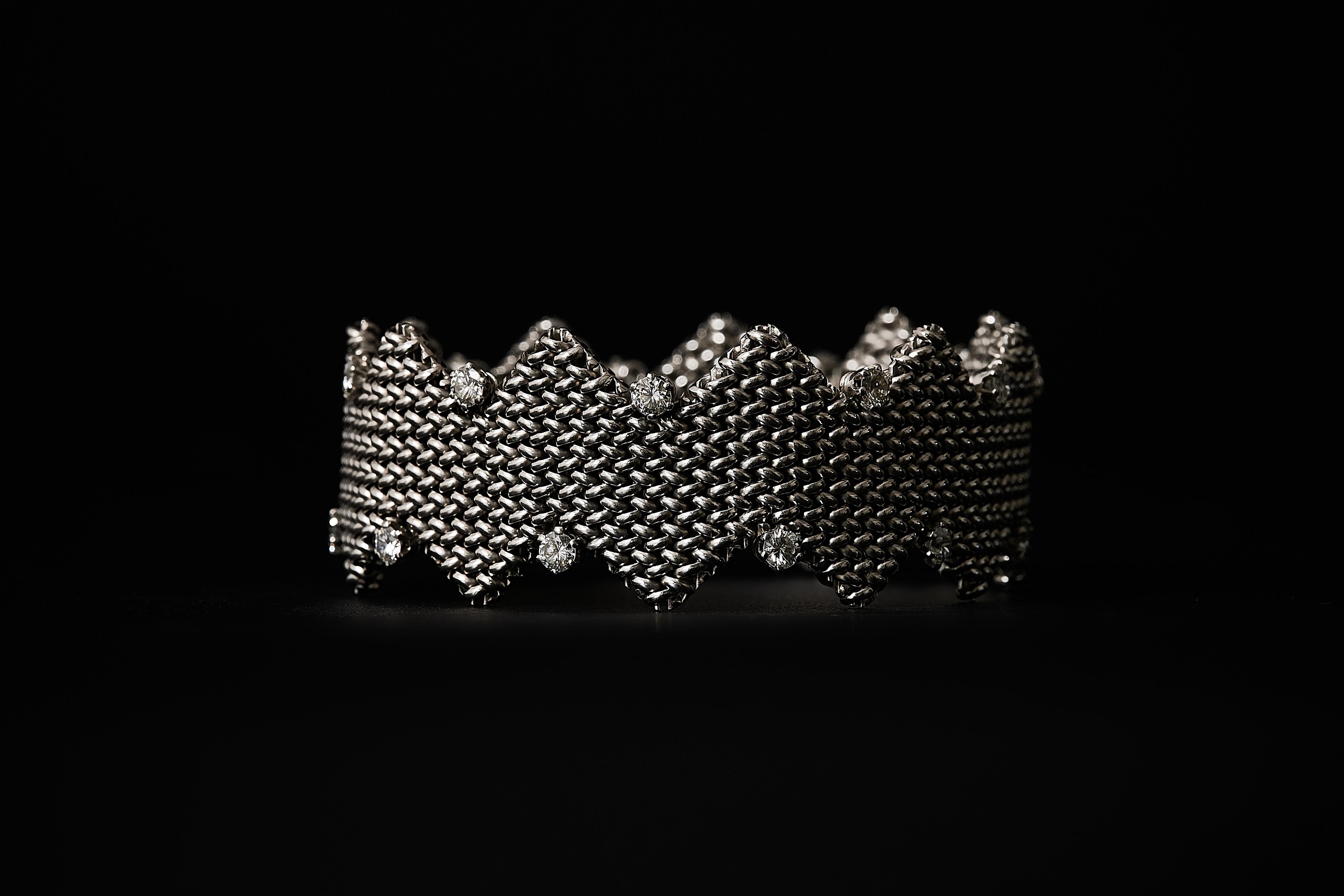 W.A. Pulsera Bolin 1960 de oro blanco de 18 quilates y diamantes 'zig-zag / chevron'. en venta 4