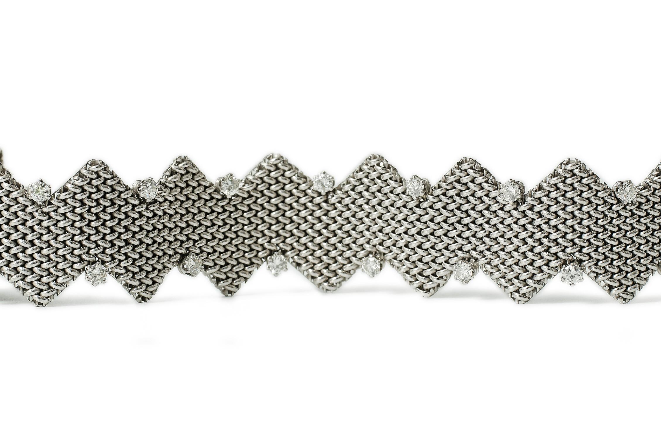 W.A. Bolin 1960s 18k white gold and diamond ‘zig-zag / chevron’ bracelet. In Good Condition For Sale In Malmö, Skåne län