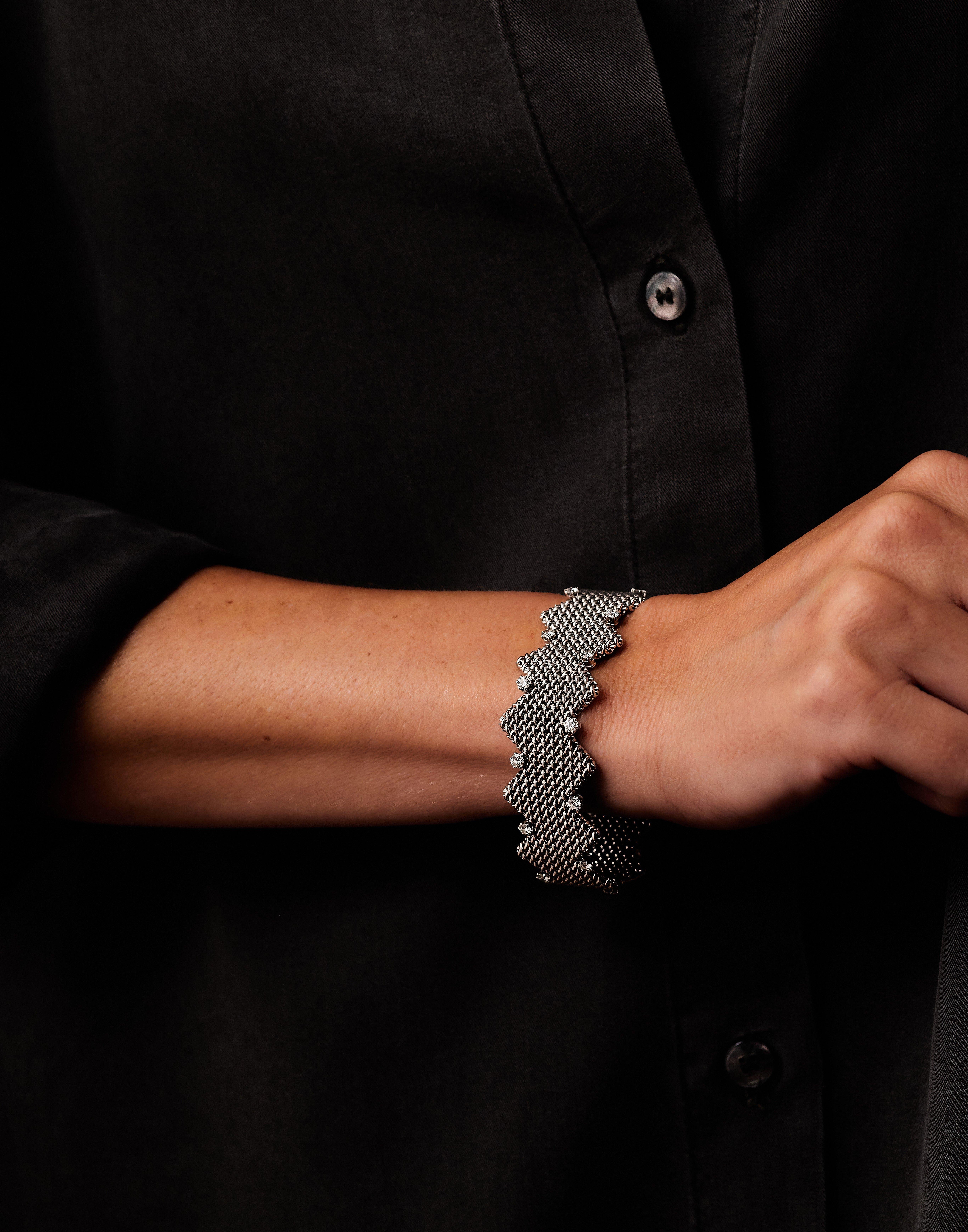 Femenino o masculino W.A. Pulsera Bolin 1960 de oro blanco de 18 quilates y diamantes 'zig-zag / chevron'. en venta