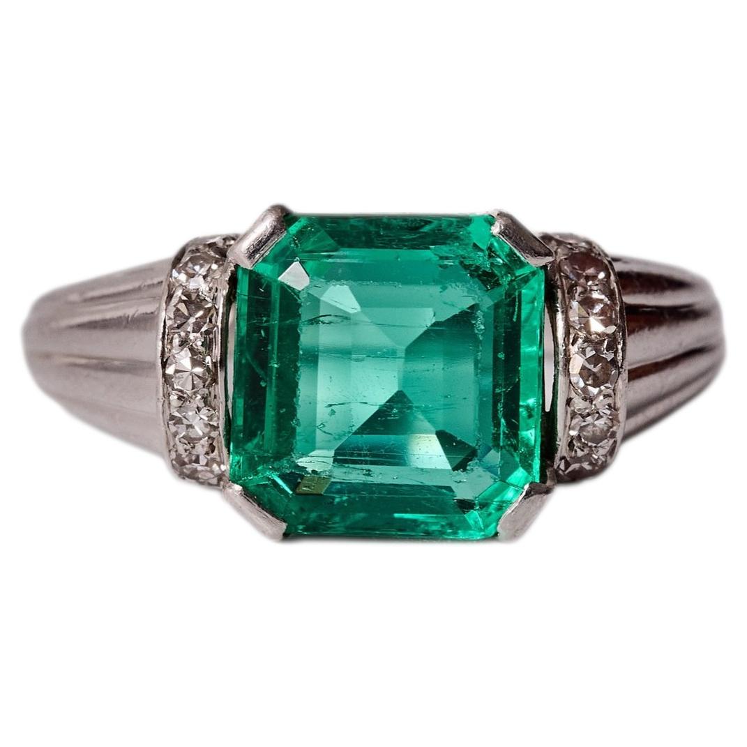 W.A. Anello in platino con smeraldo colombiano da 2,70 carati e diamanti di Bolin, 1933