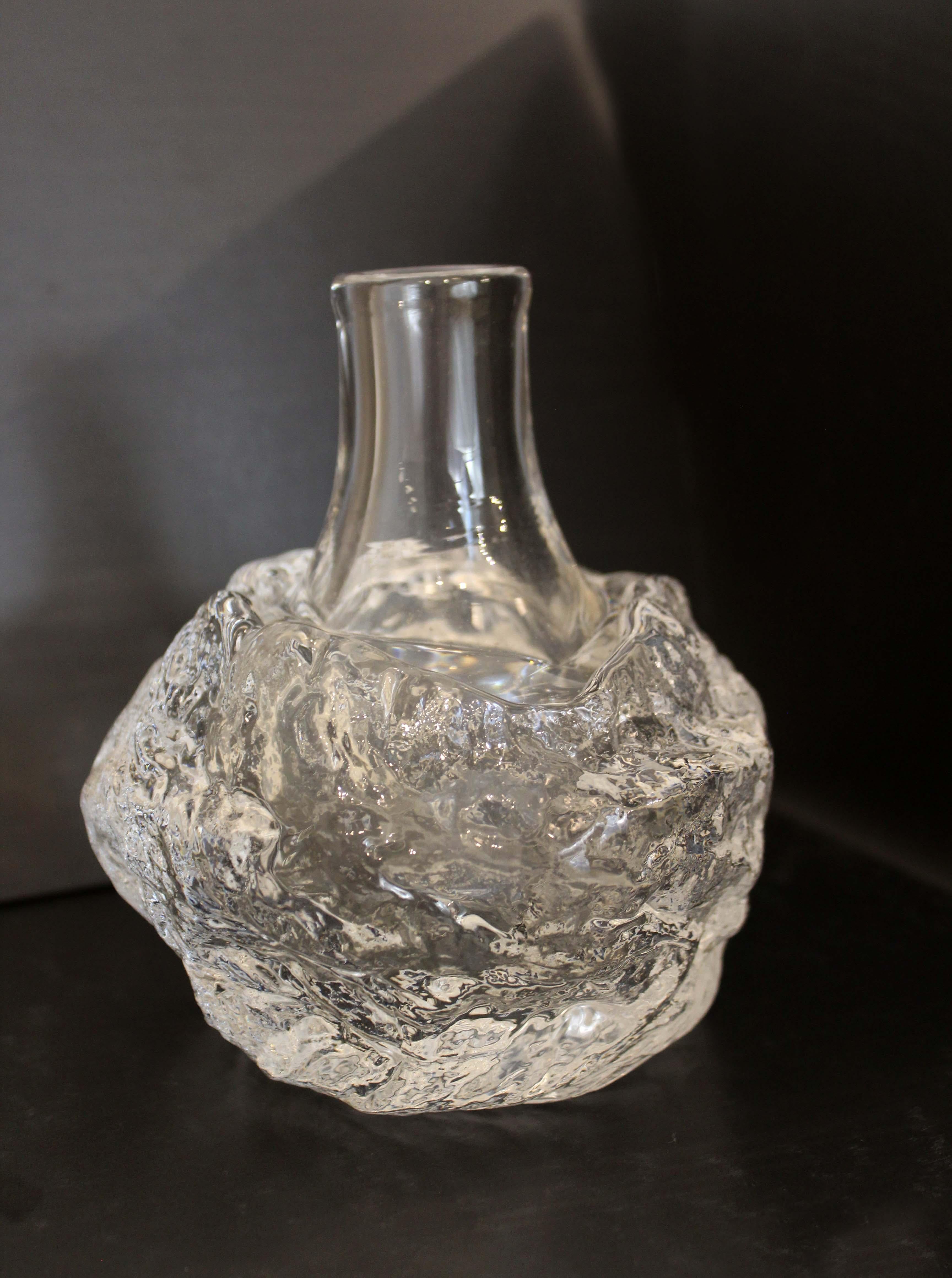 Waarf Rare Kosta glass vessel clear glass overlay. In excellent condition. Dimensions: 5