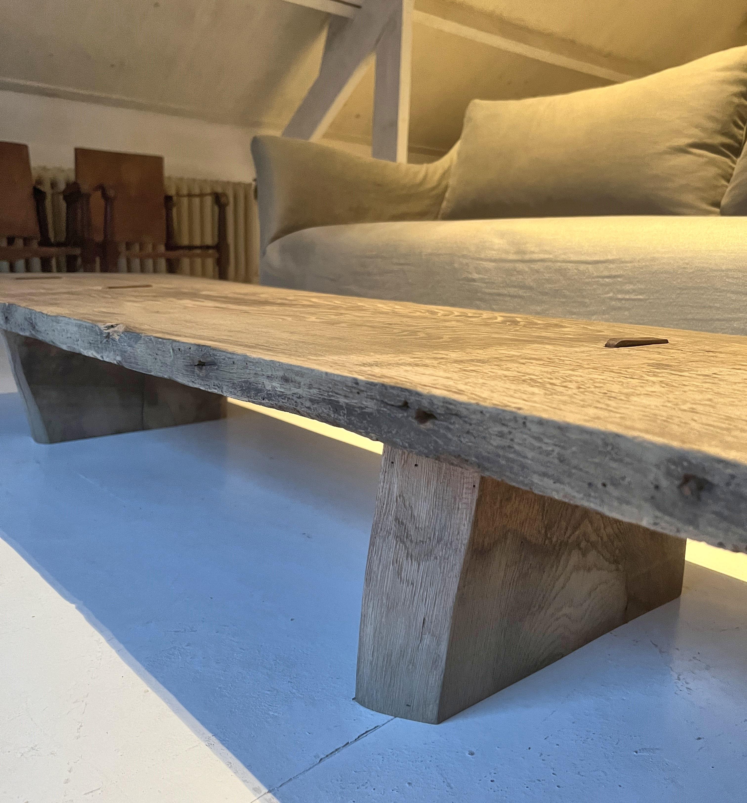 Wabi Organic Coffeetable One Slab 19th Century bleach Chestnut Top In Good Condition For Sale In Vosselaar, BE
