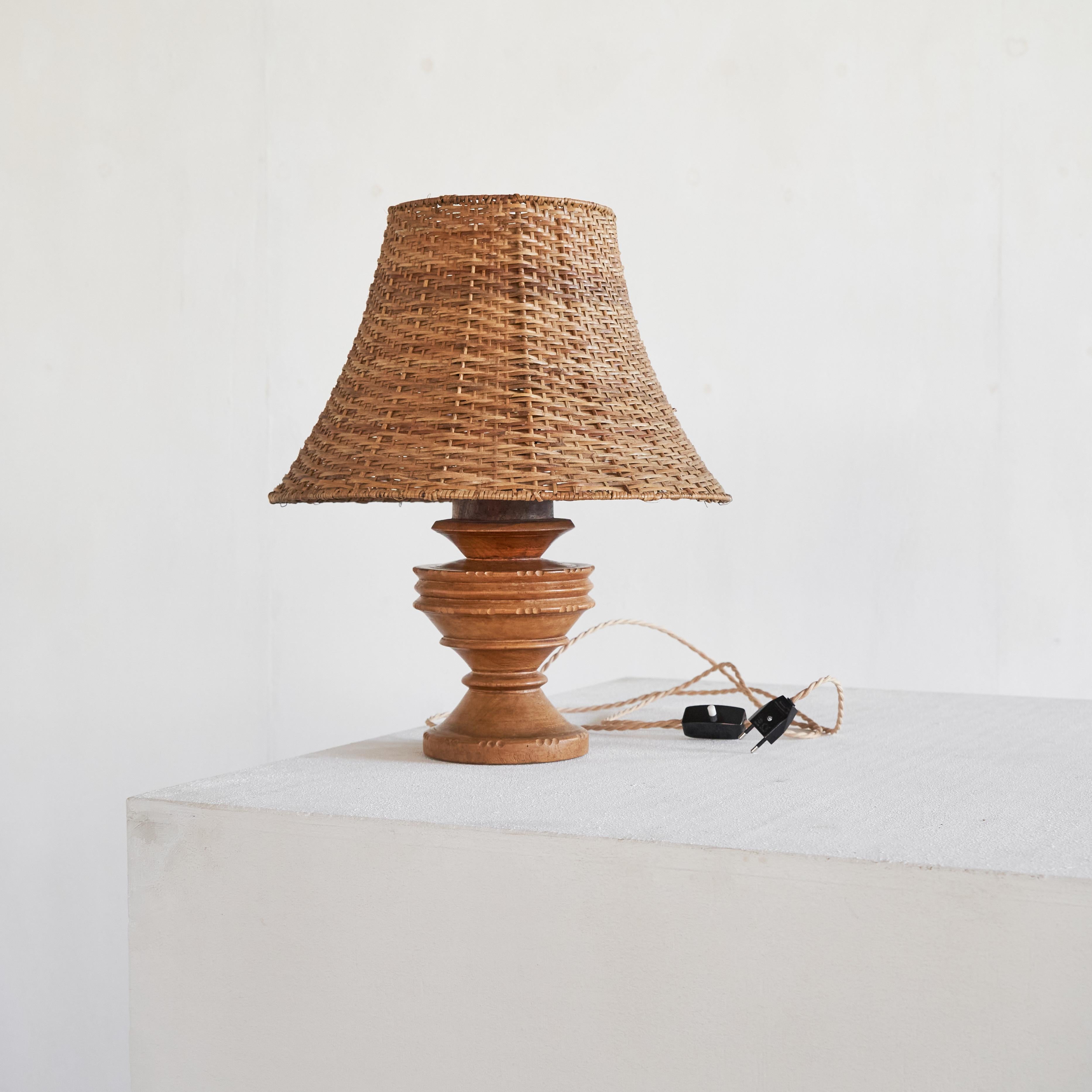 Wabi Sabi Antique Table Lamp in Turned and Carved Wood with Rattan Shade For Sale 3