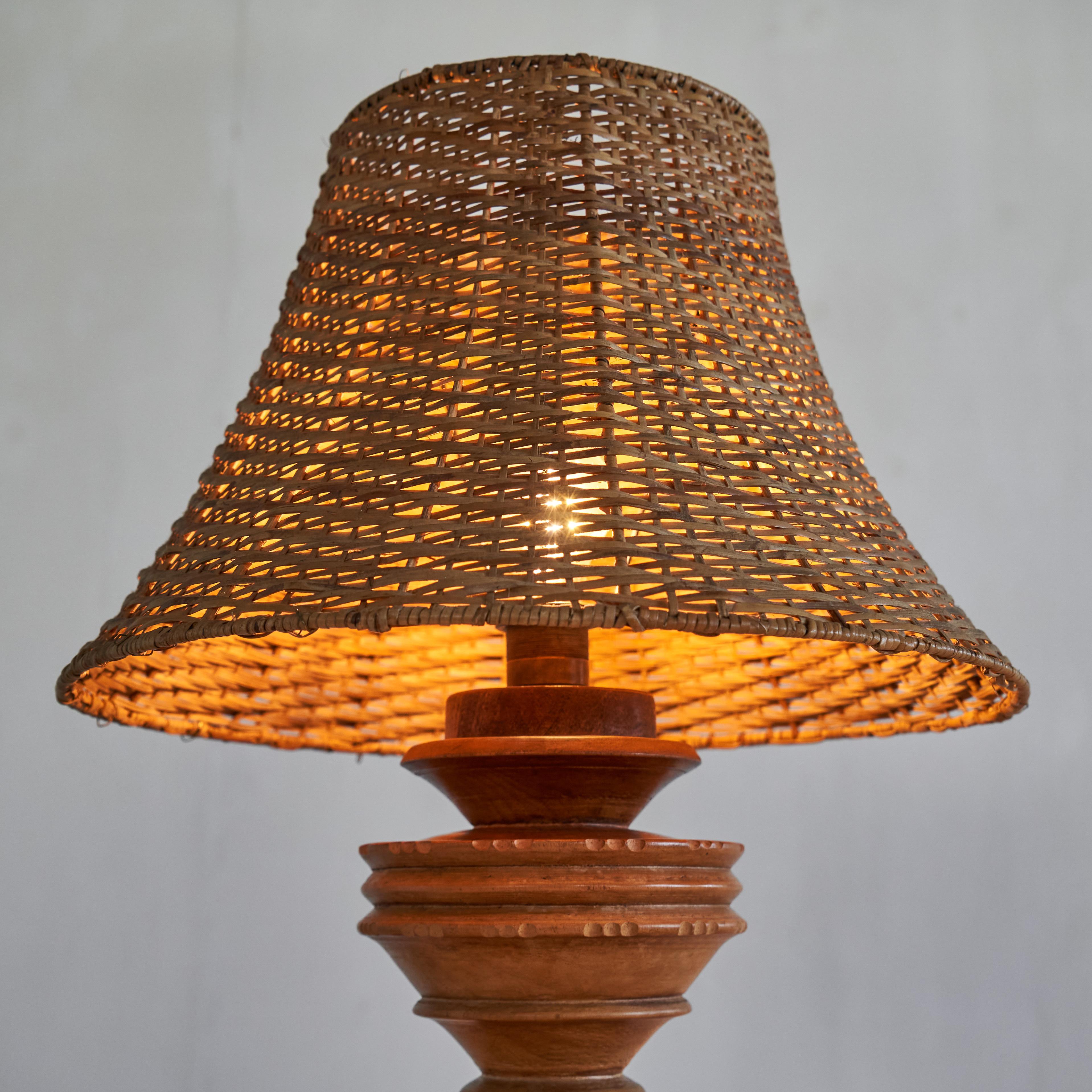 Wabi Sabi Antique Table Lamp in Turned and Carved Wood with Rattan Shade In Good Condition For Sale In Tilburg, NL