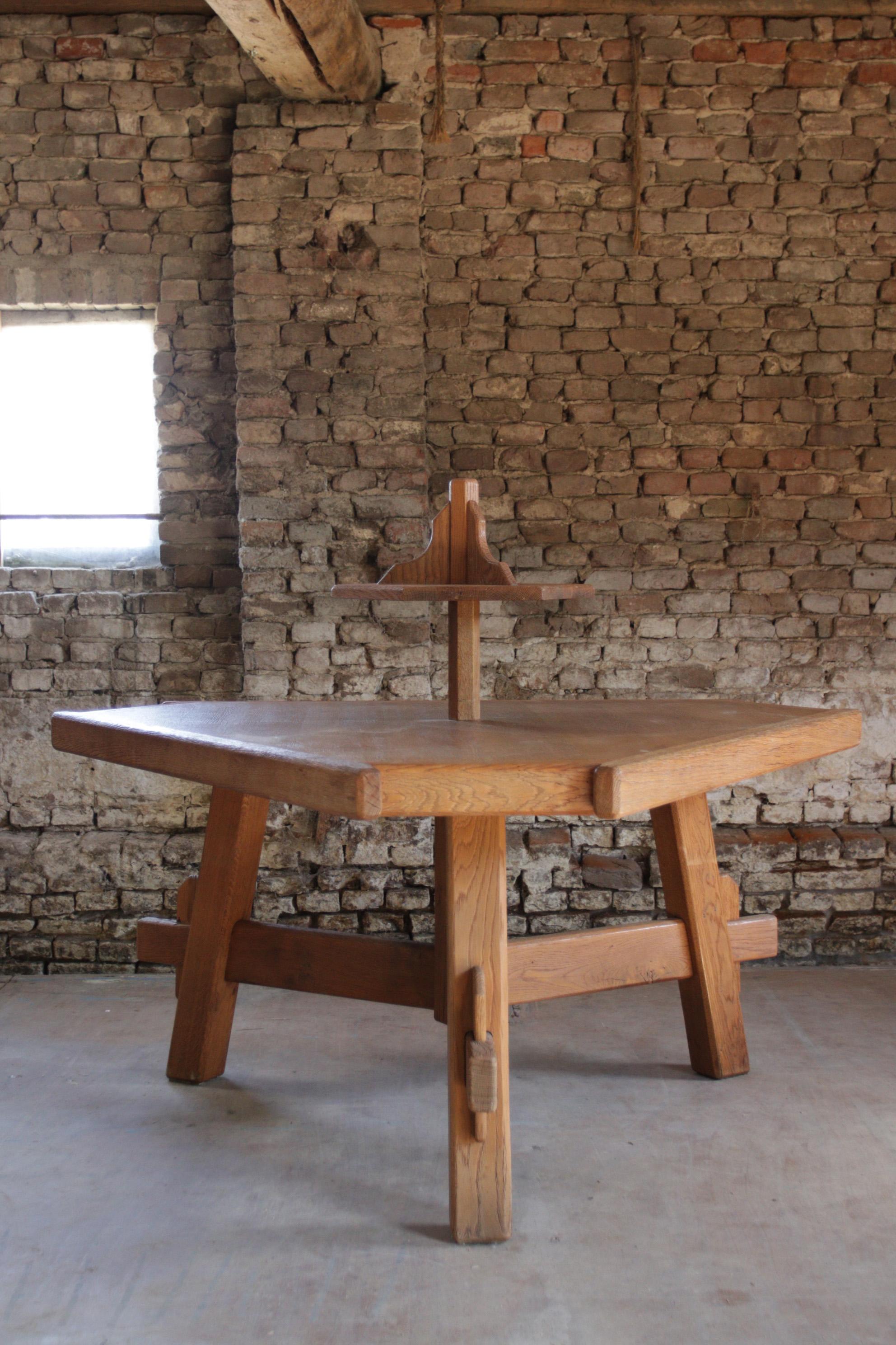 Wabi Sabi 'Brutalist Oak Triangular Dining Table with Lazy-Susan, 1970s In Good Condition In Boven Leeuwen, NL