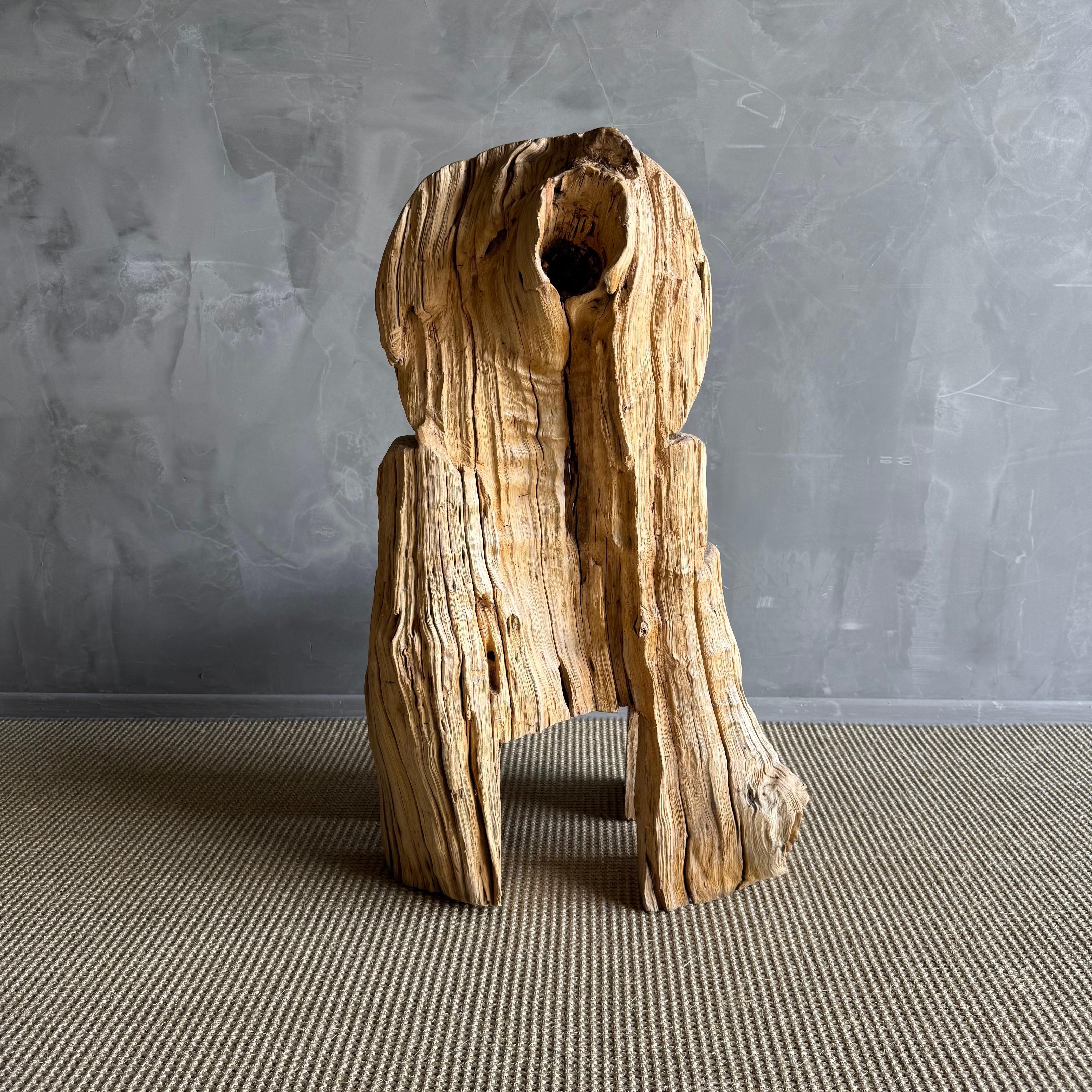 Wabi Sabi geschnitzter Baumstamm Stuhl Einzigartig im Angebot 5