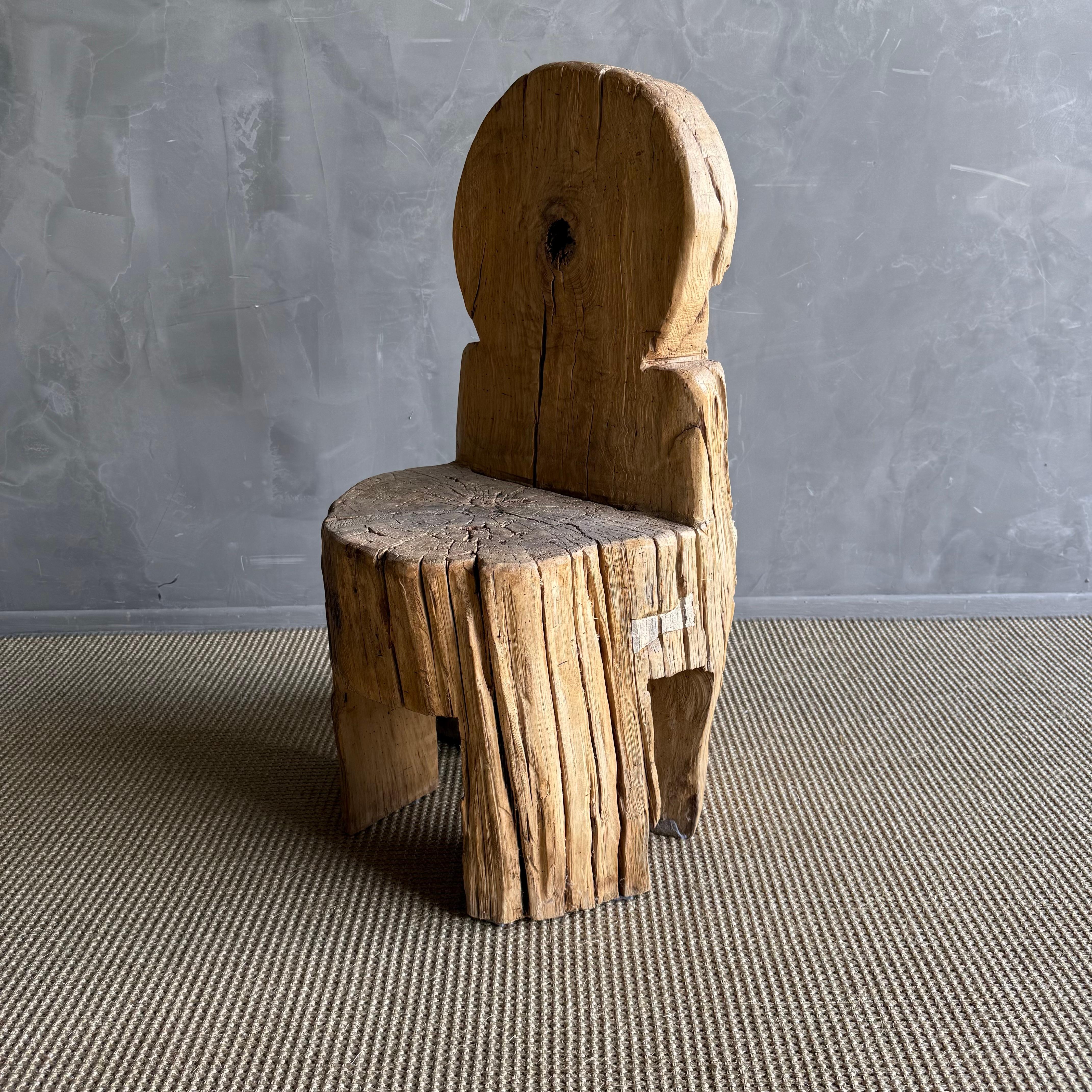 Wabi Sabi geschnitzter Baumstamm Stuhl Einzigartig im Angebot 9