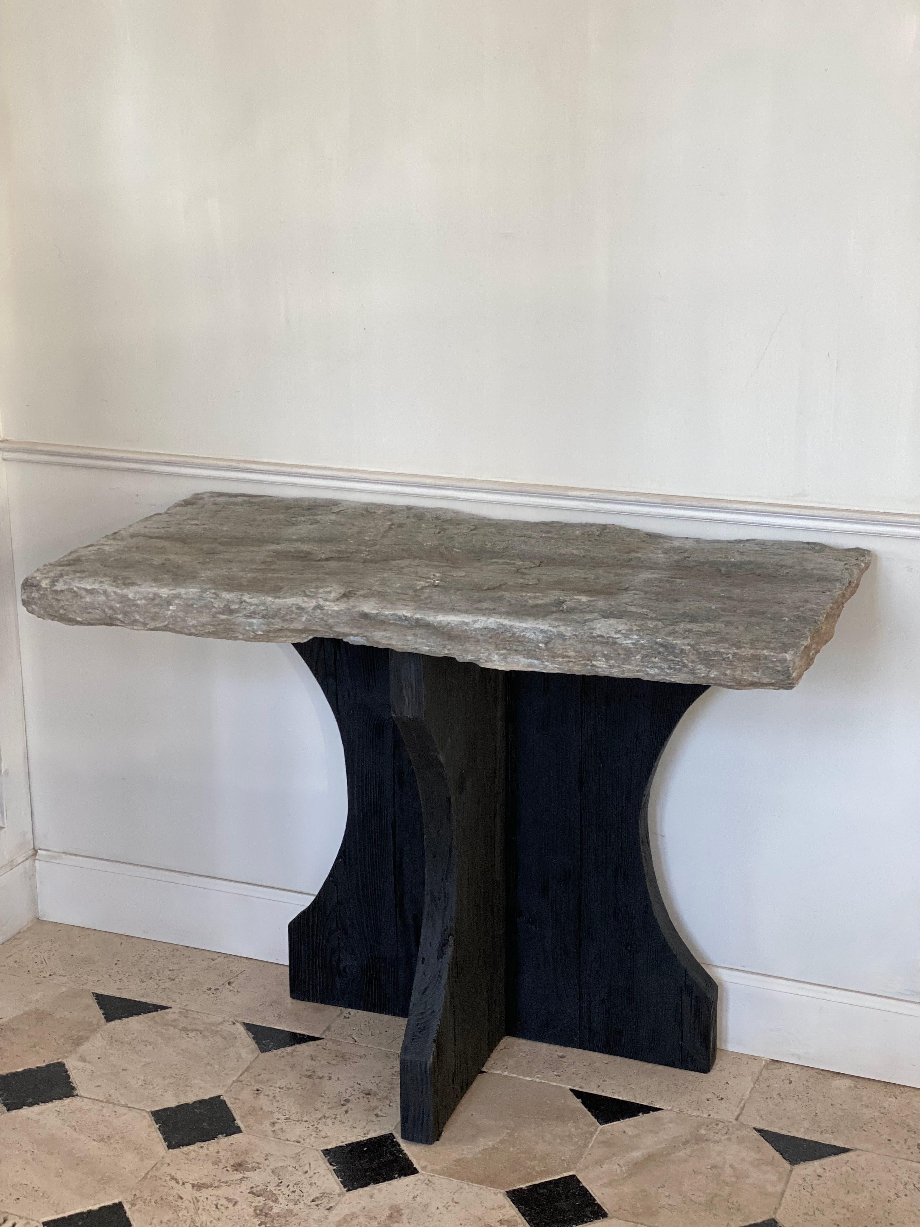The 2 consoles are matching, yet slightly different.
Very Wabi Sabi by the pure untouched contour of the stone tablets.
This is the beauty of the imperfect.
The base in black old pine wood with an elegant S-leg shape.
The tablet is an original old