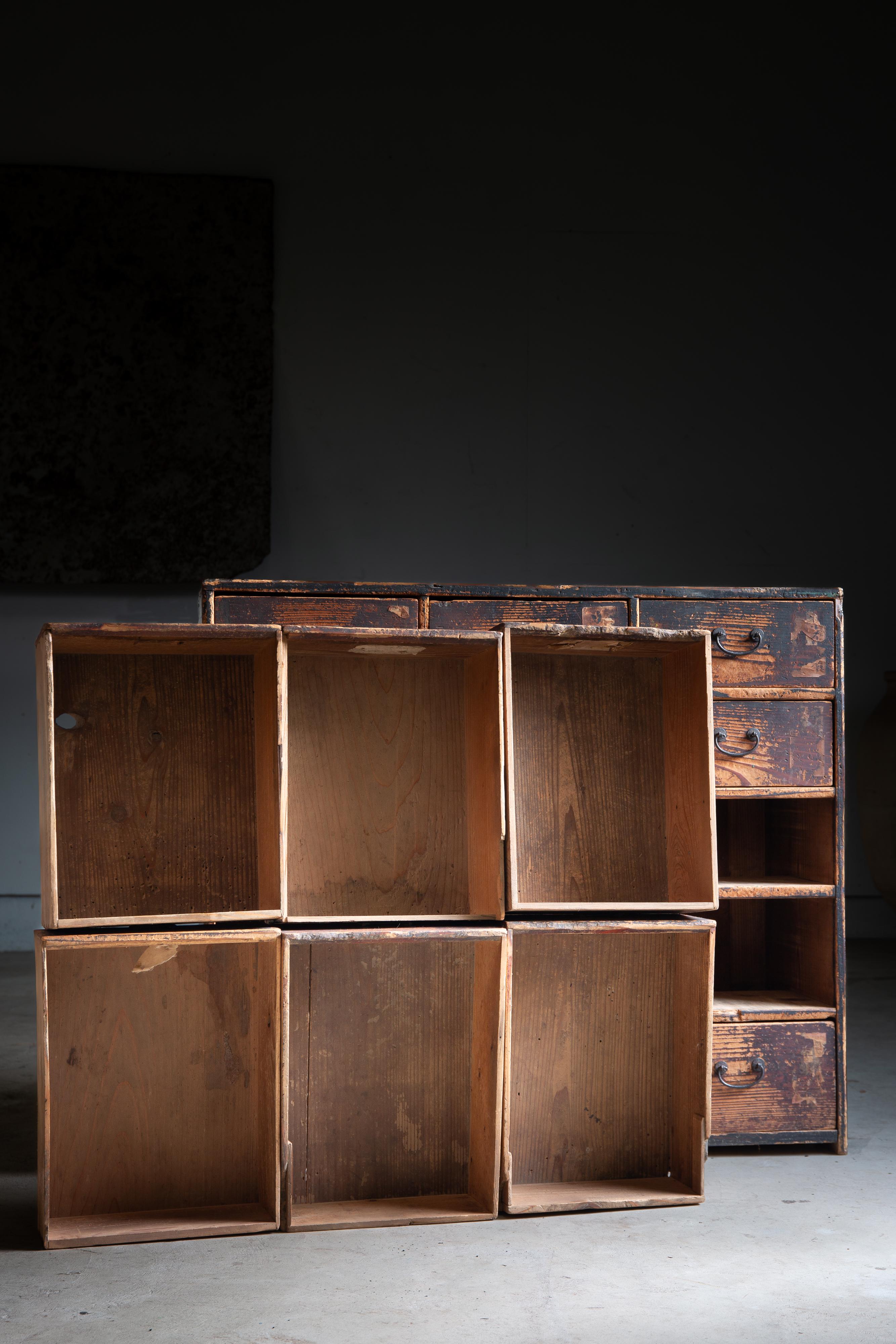Japanische Wabi sabi dougu Kusuri Tansu, Werkzeug-Medizinkommode, Edo-Kommode, 19. Jahrhundert im Angebot 7